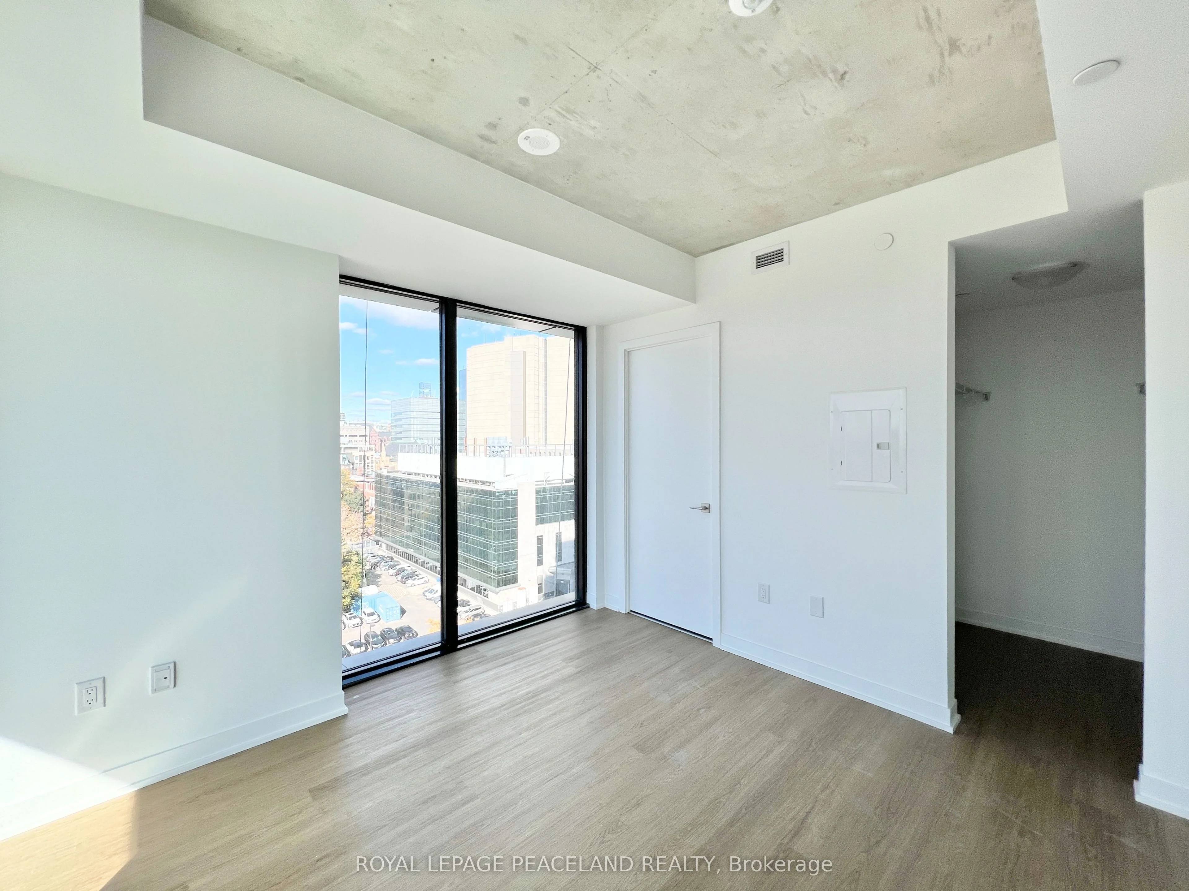 195 McCaul Street 1002, Toronto C01, ON M5T 0E5