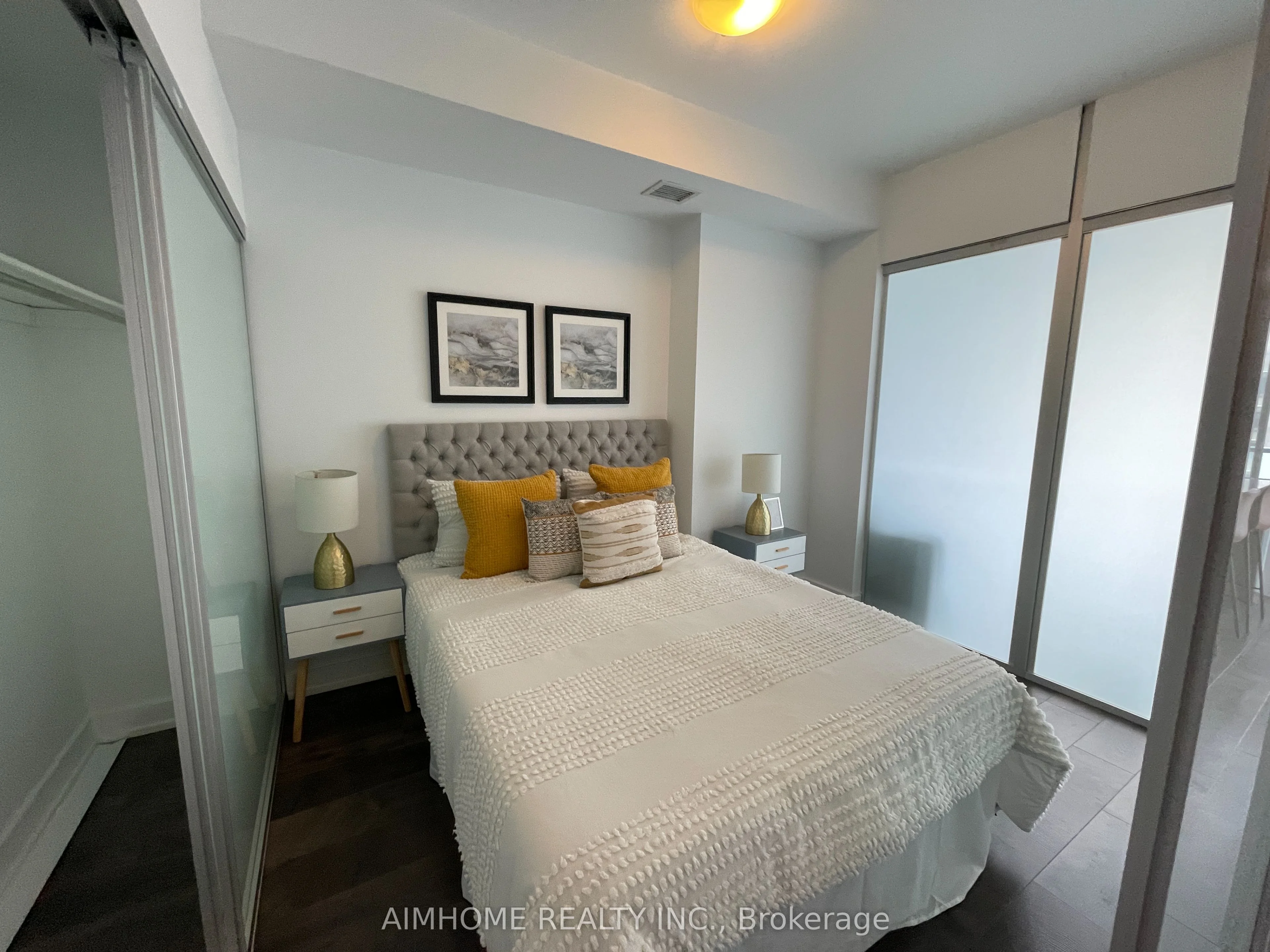 426 University Avenue 2710, Toronto C01, ON M5G 1S9