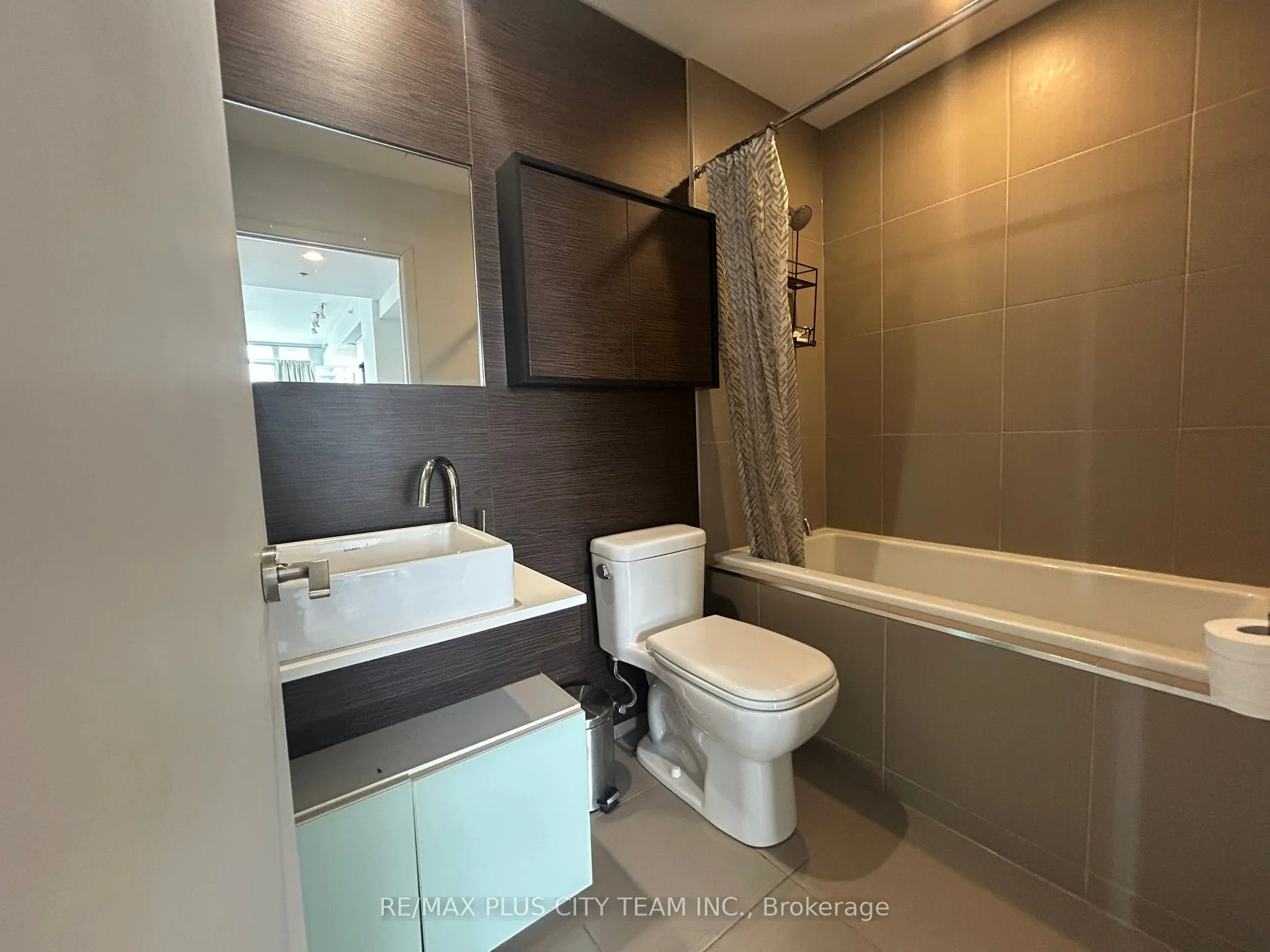 75 St Nicholas Street E 2607, Toronto C01, ON M4Y 0A5