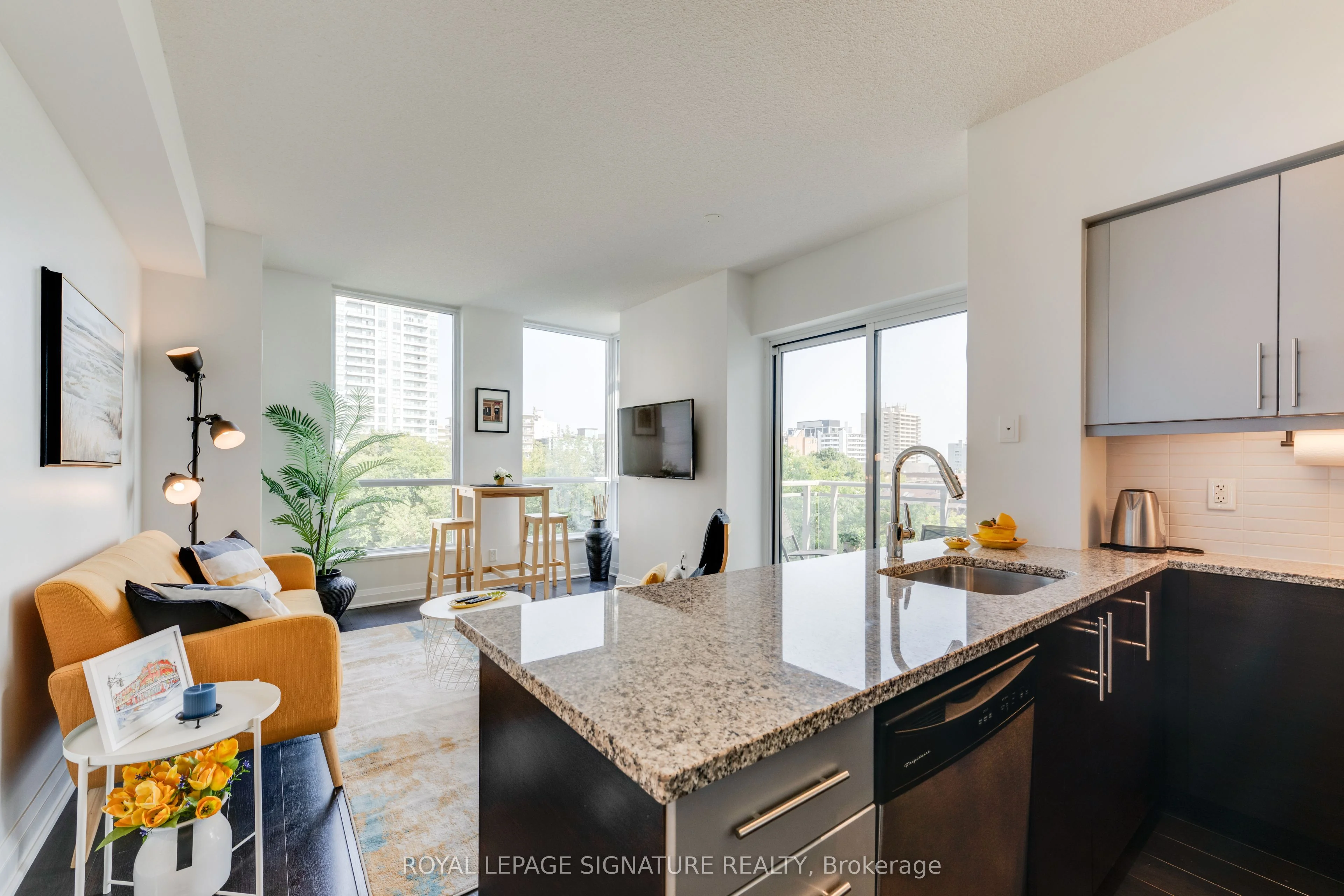Condo Apartment in Toronto