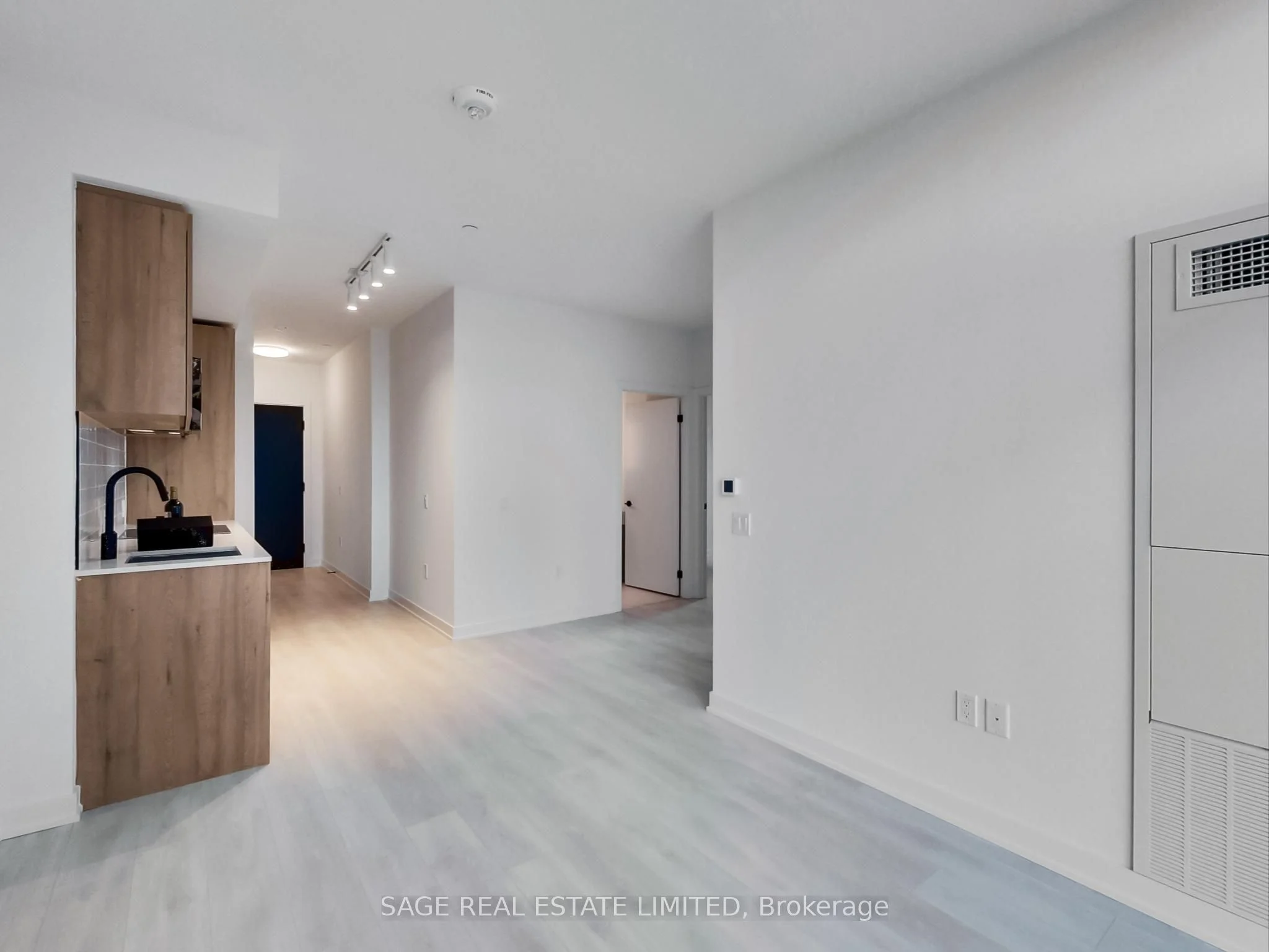 117 Broadway Avenue 1904, Toronto C10, ON M4P 1V3