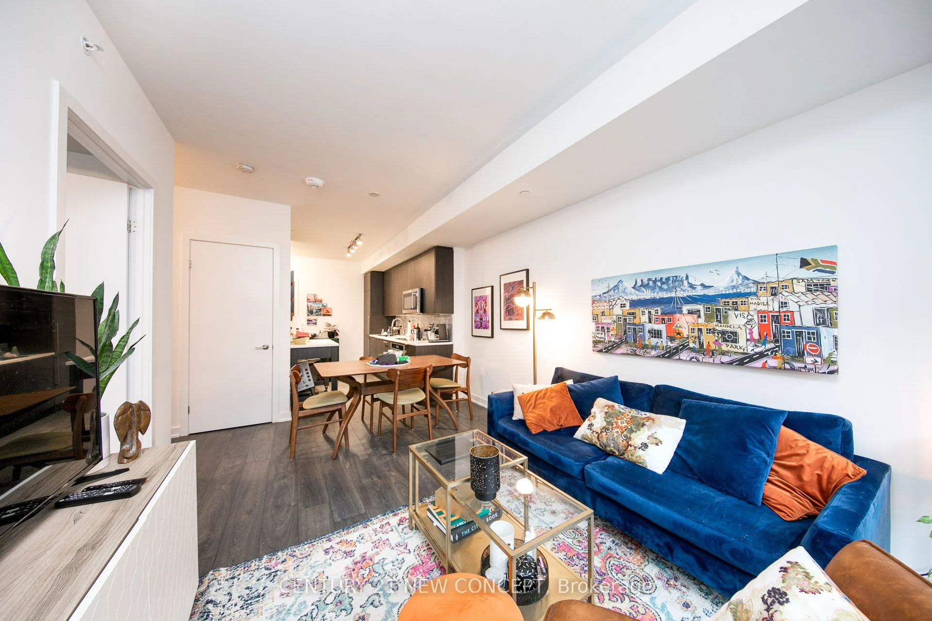 38 Iannuzzi Street 335, Toronto C01, On M5v 0s2