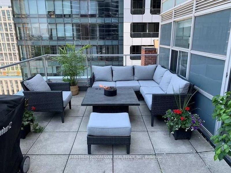 11 St Joseph Street 1704, Toronto C01, On M4y 3g4