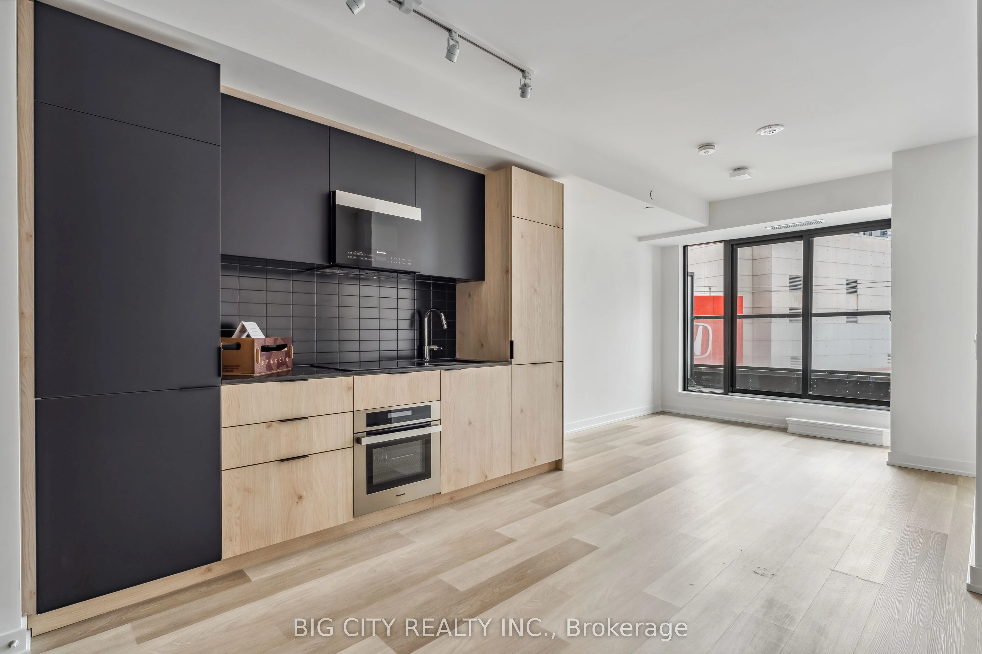 28 Eastern Avenue 226, Toronto C08, On M5a 1h5