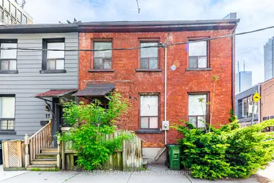 Att/Row/Townhouse in Toronto