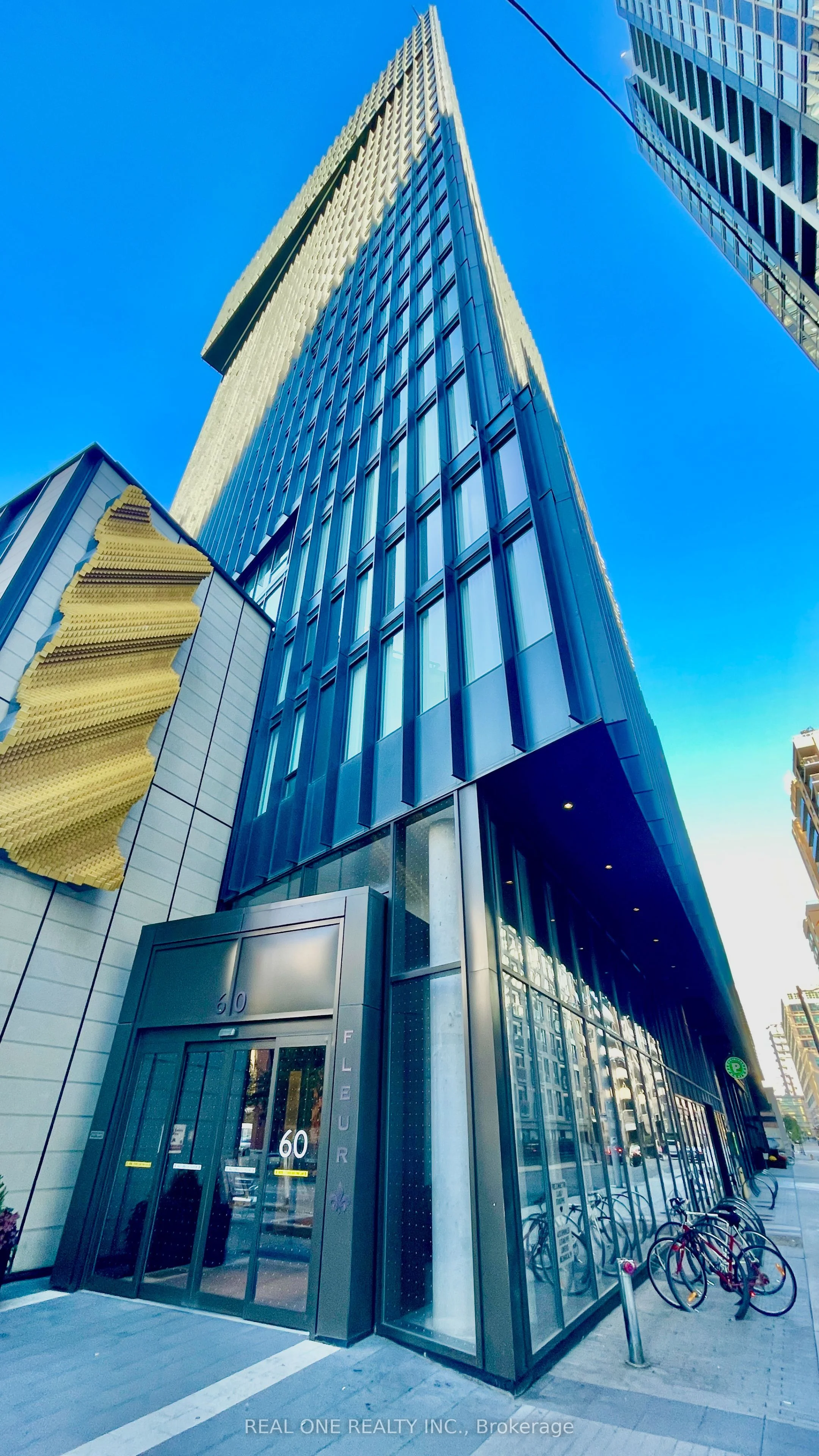 60 Shuter Street 902, Toronto C08, On M5b 1a8