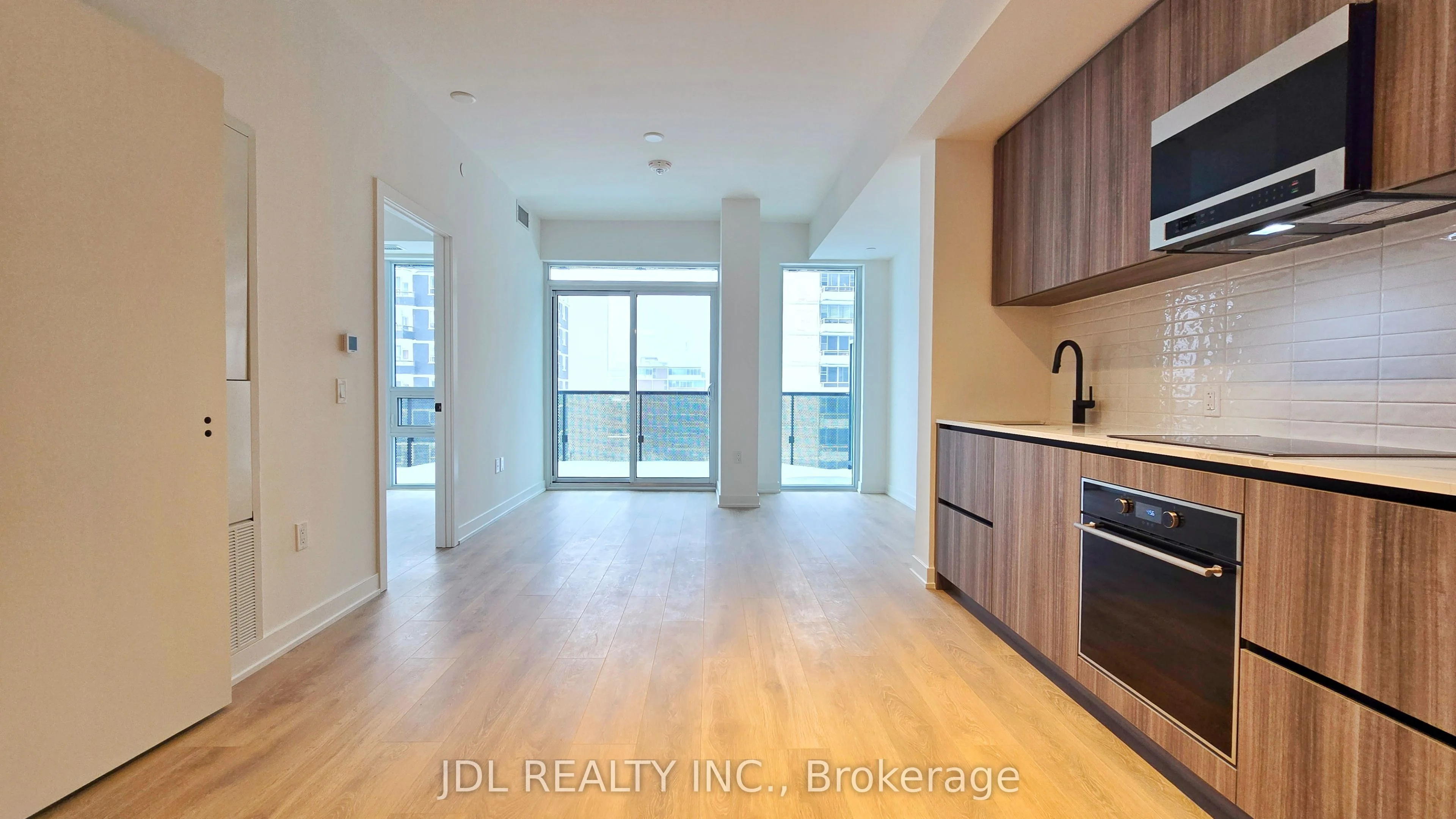127 Broadway Avenue 712, Toronto C10, On M4p 1v3