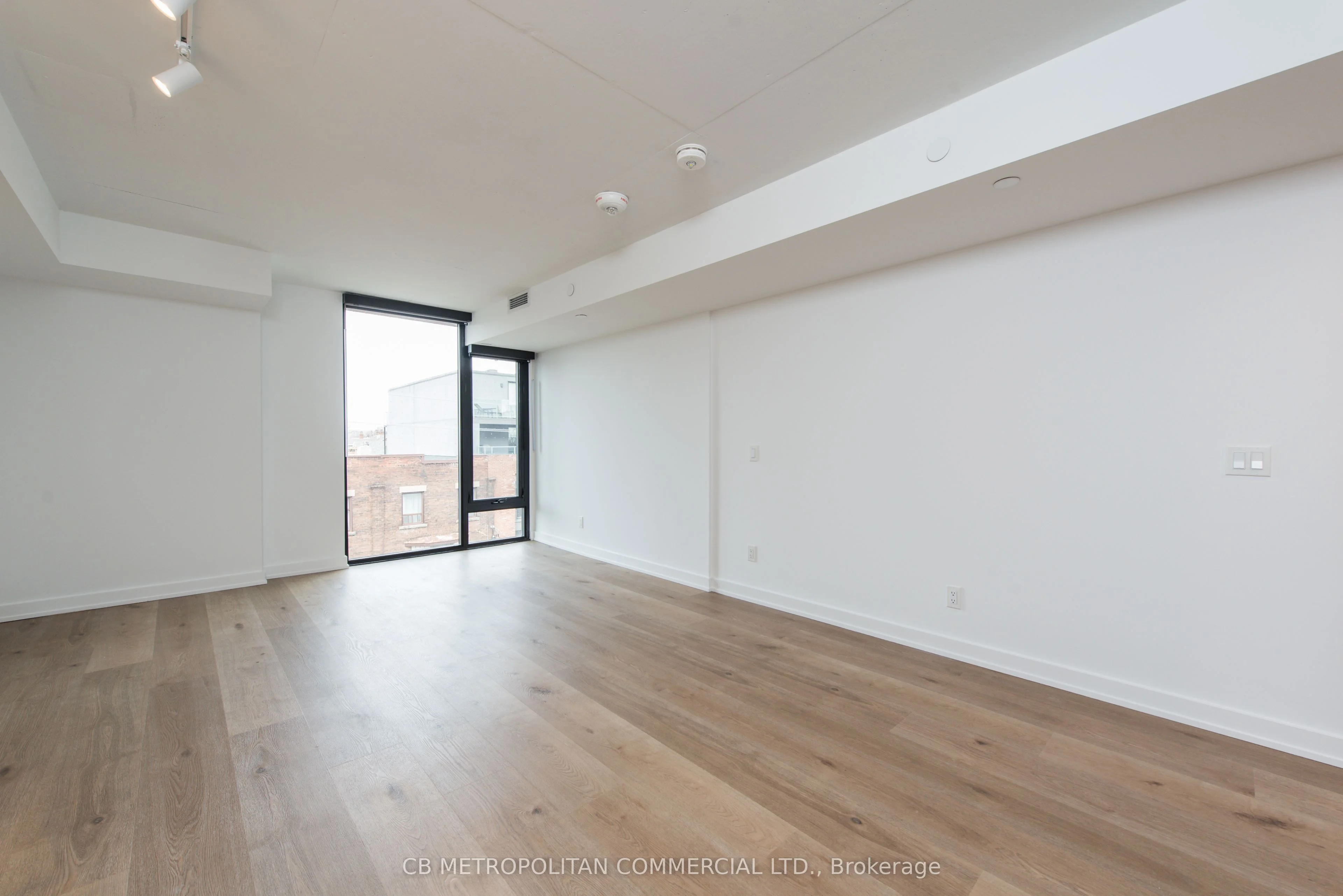 897 College Street W 410, Toronto C01, ON M6H 2C2