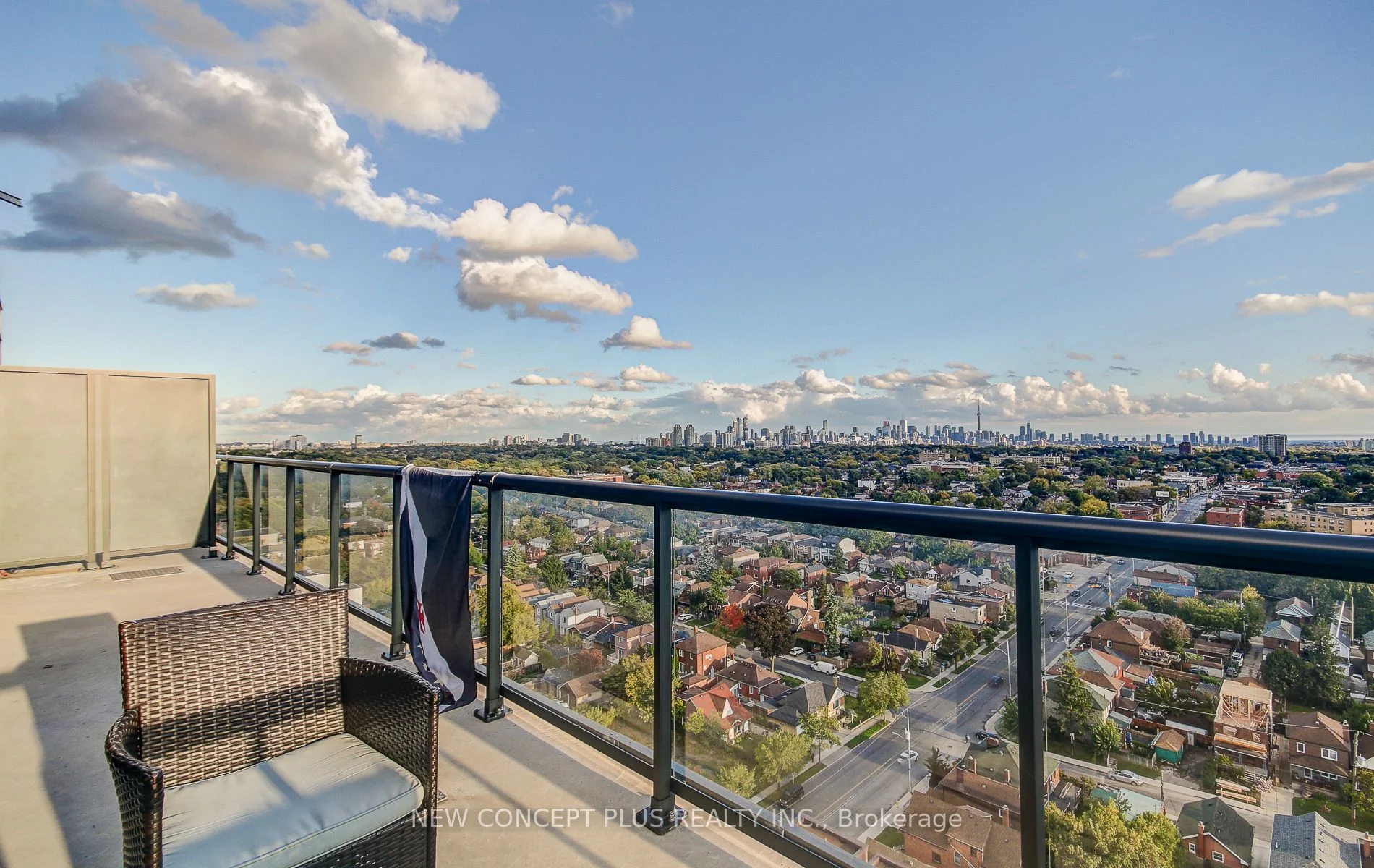1603 Eglinton Avenue W 1604, Toronto C03, ON M6E 0A1