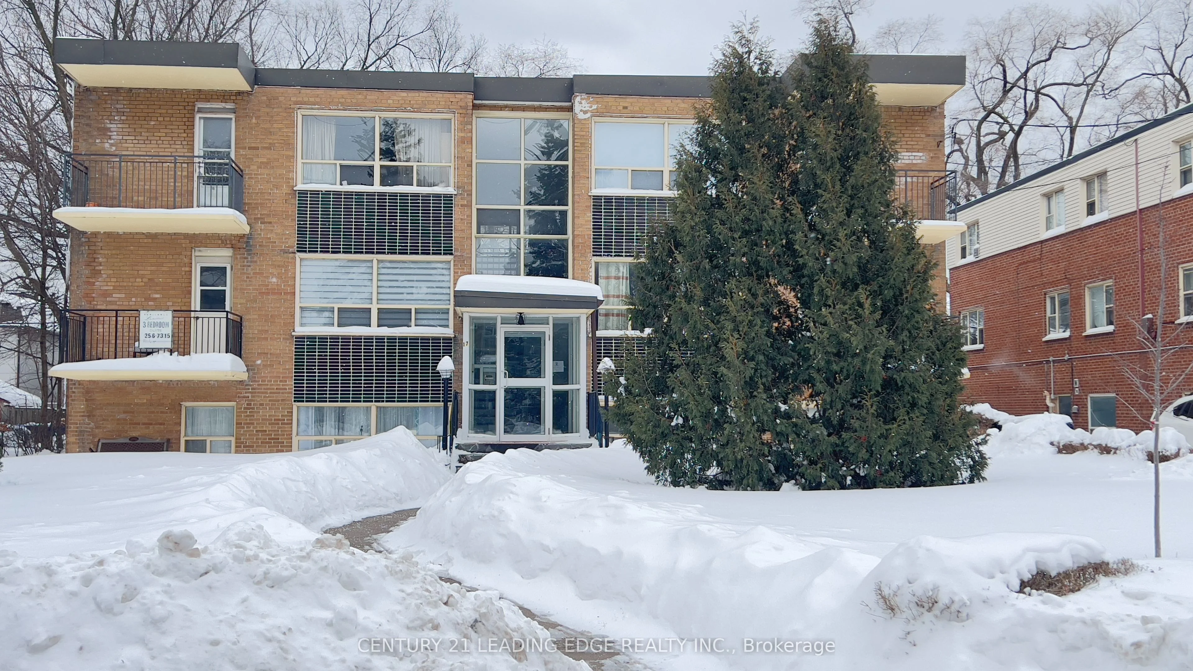 17 Fraserwood Avenue 04, Toronto C04, On M6b 2n3