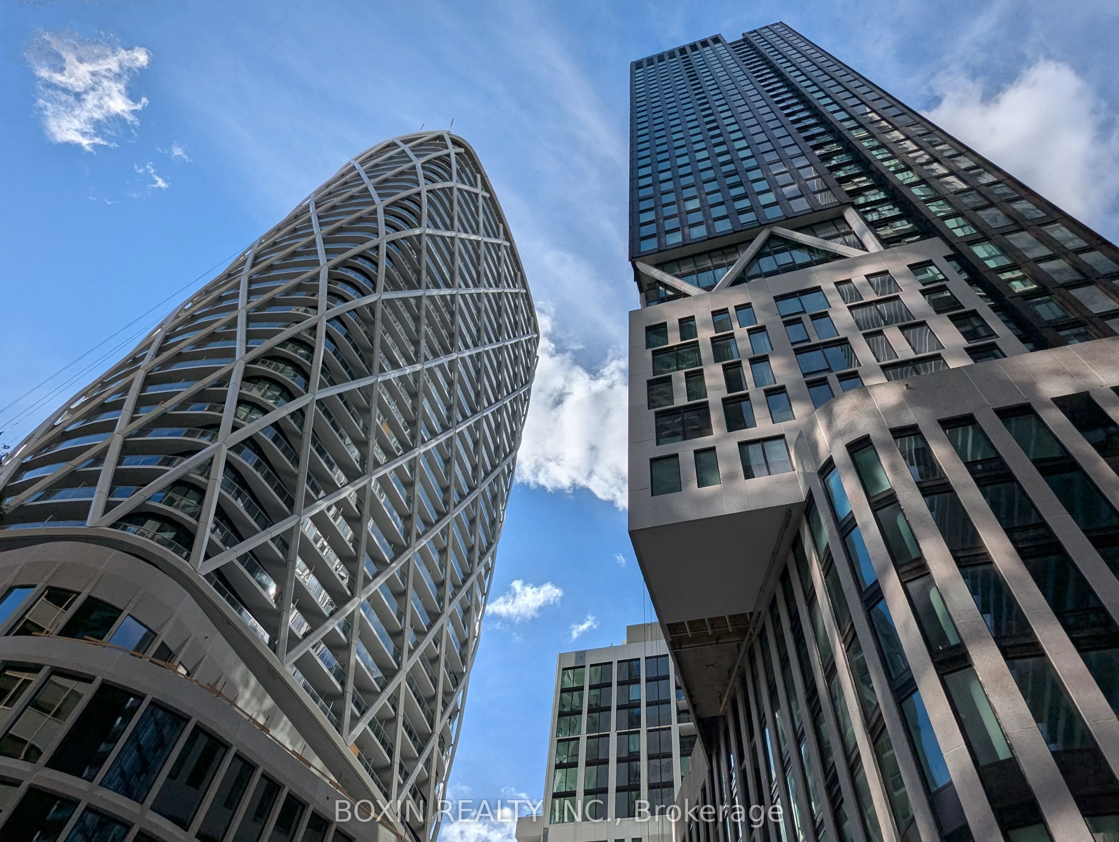 230 Simcoe Street 1819, Toronto C01, On M5t 0g7