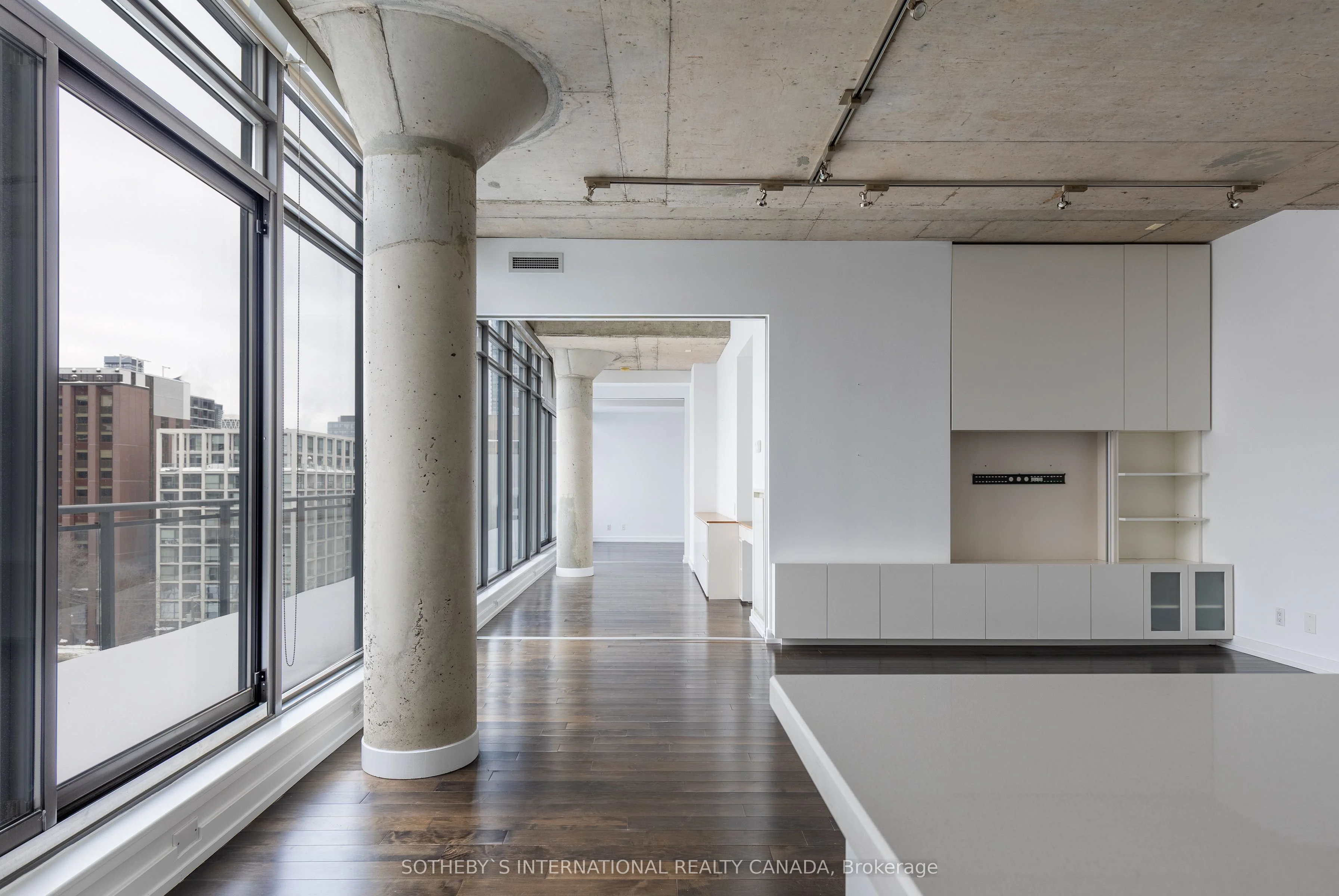 Condo Apartment in Toronto