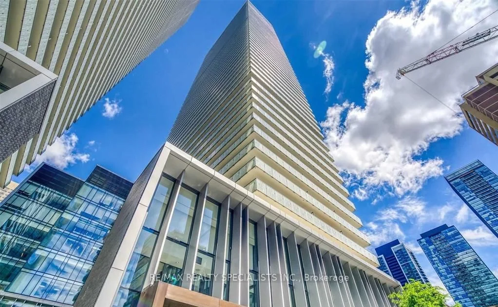 50 Charles Street E 3007, Toronto C08, On M4y 0c3