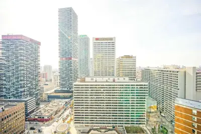 33 Helendale Avenue 1710, Toronto C03, On M4r 0a4