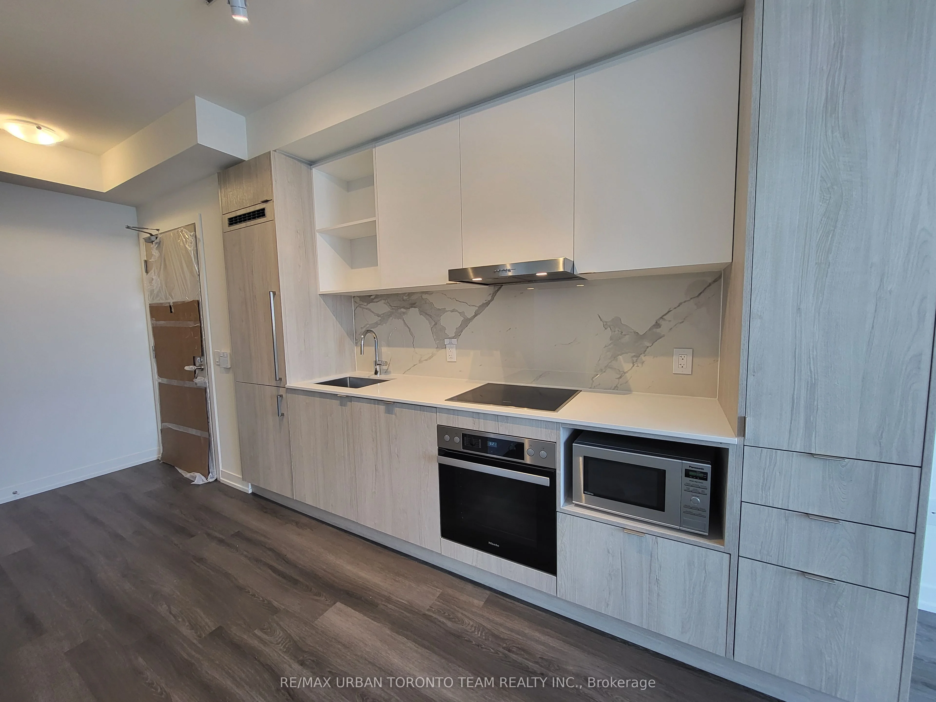 138 Downes Street E 6707, Toronto C08, On M5e 0e4