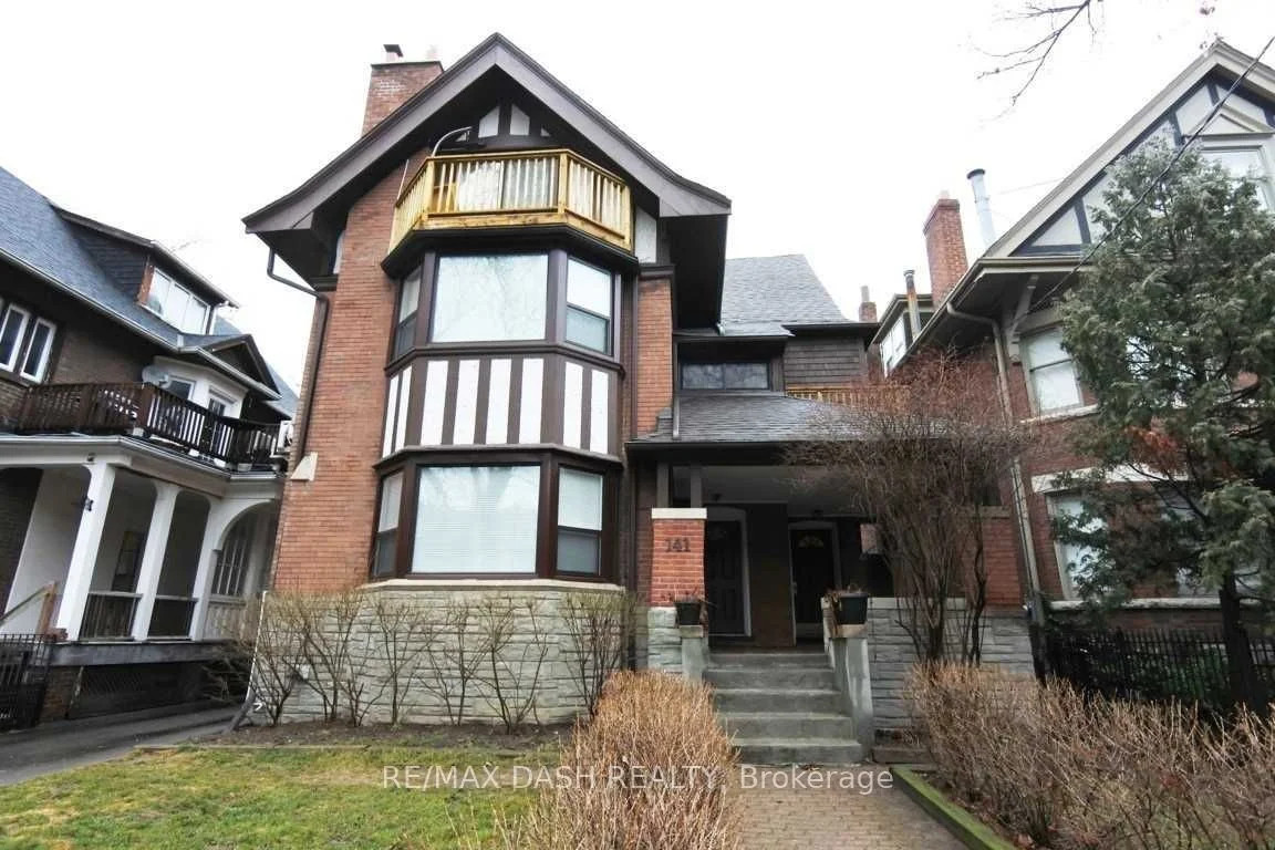 141 Admiral Road 201, Toronto C02, On M5r 2l7