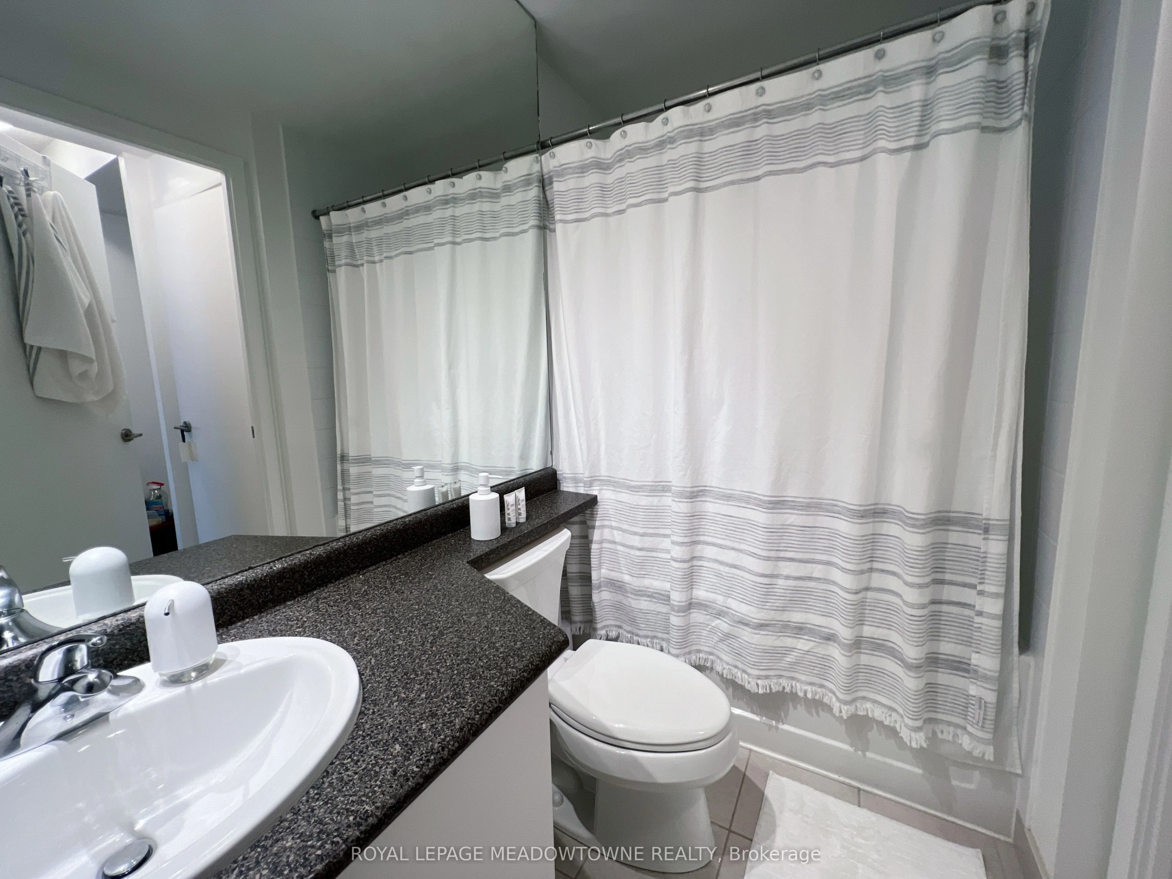 209 Fort York Boulevard 757, Toronto C01, ON M5V 4A1