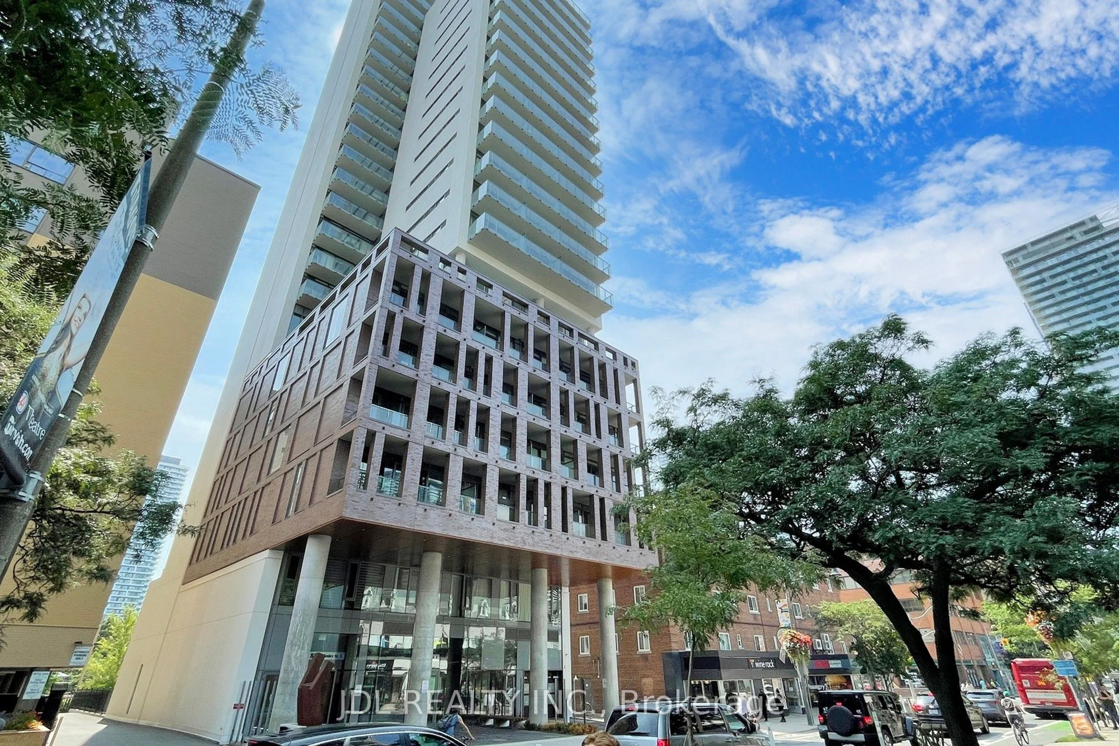 81 Wellesley Street E 902, Toronto C08, On M4y 0c5