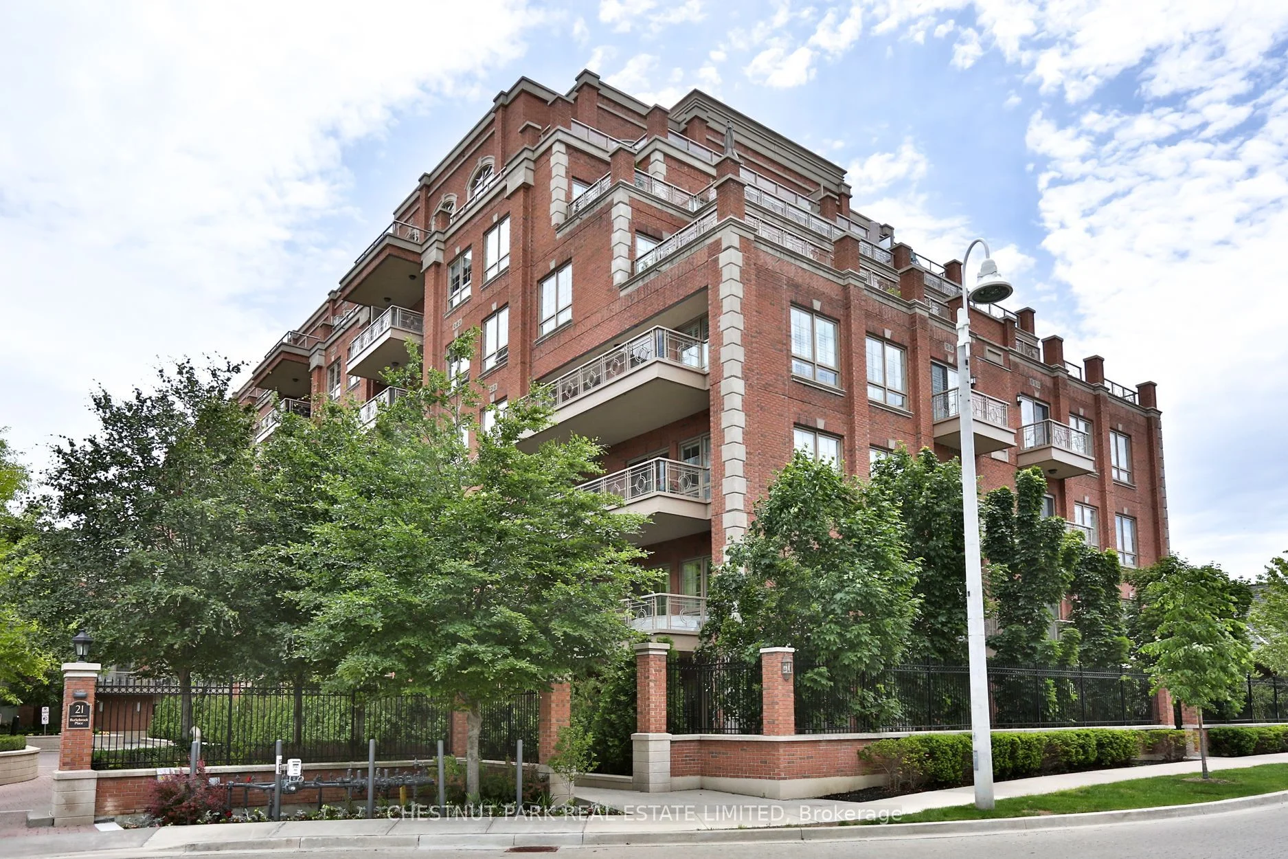 Condo Apartment in Toronto