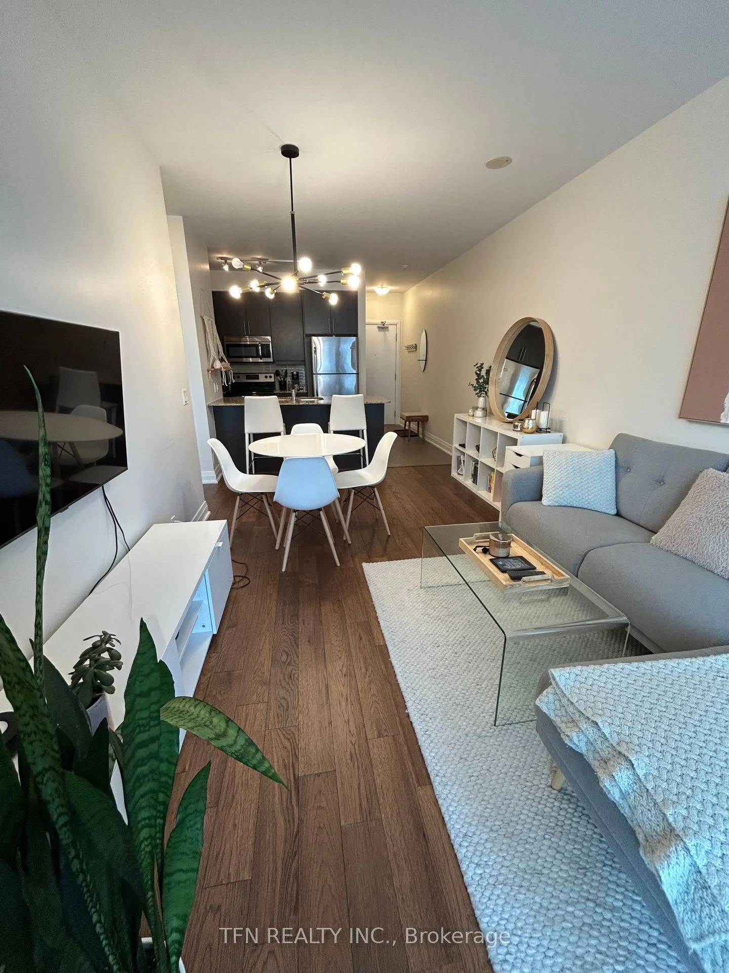 530 St Clair Avenue W 1605, Toronto C03, ON M6C 1A2