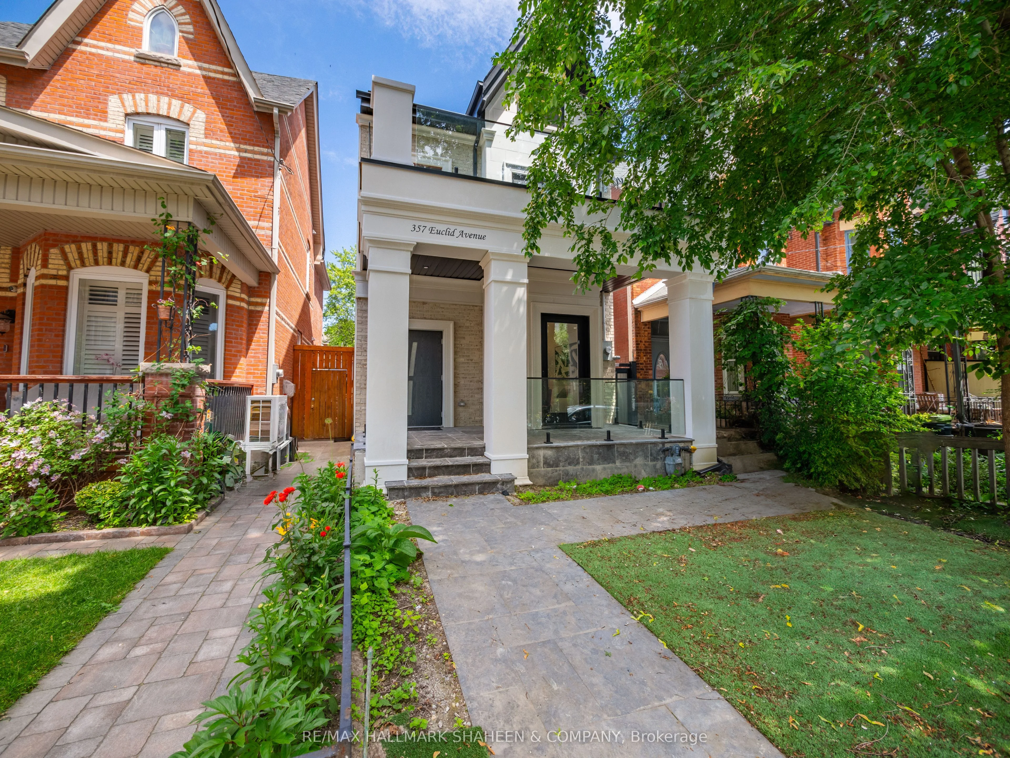 Triplex in Toronto