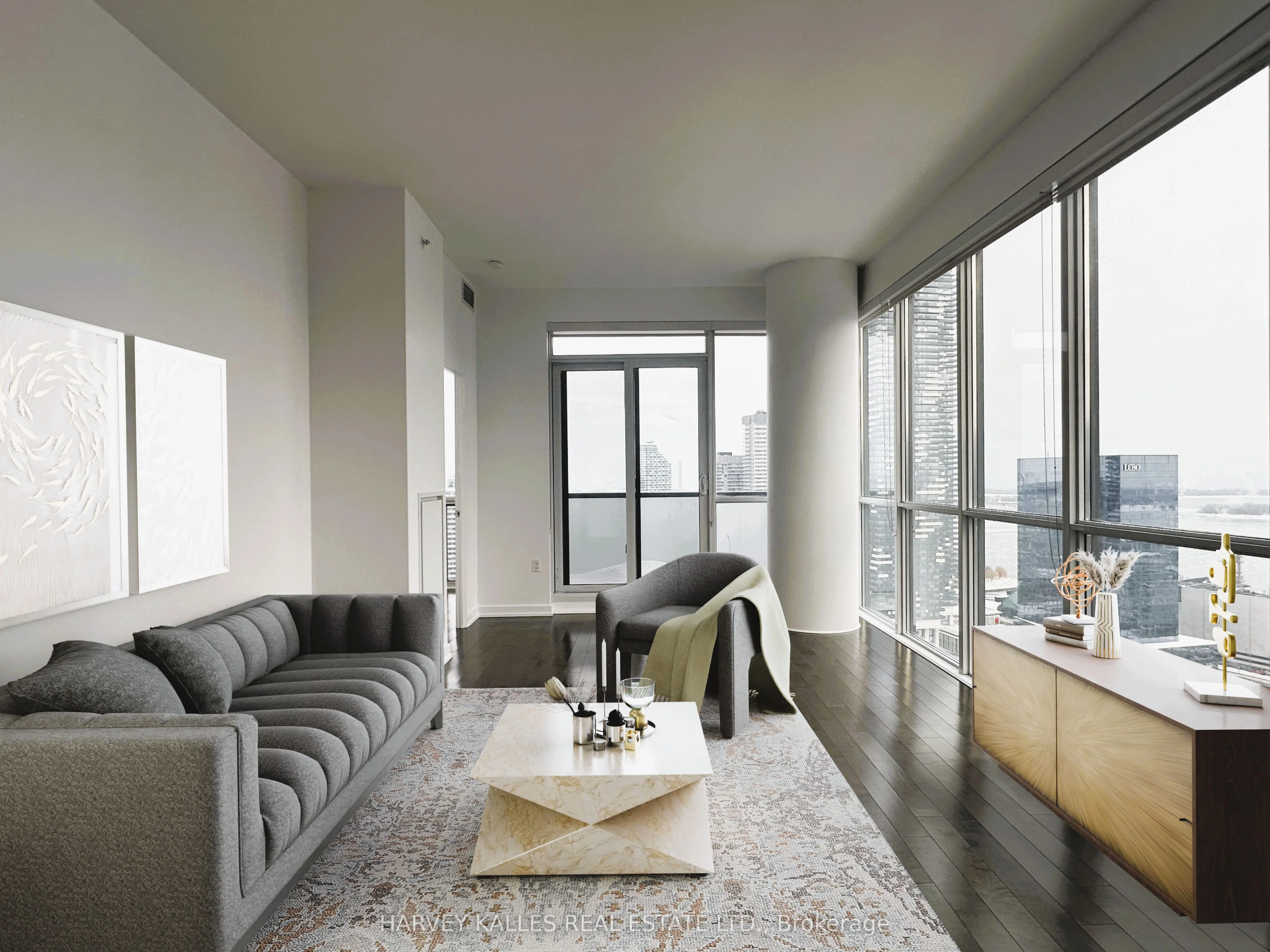 Condo Apartment in Toronto