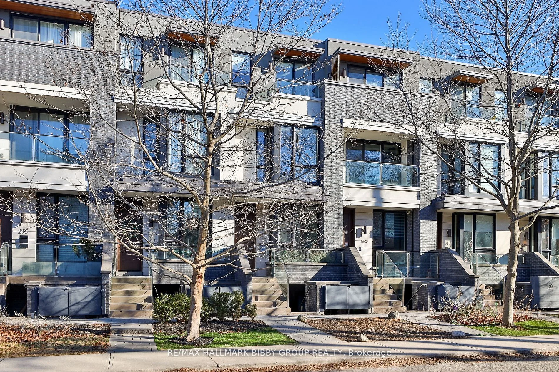 Att/Row/Townhouse in Toronto