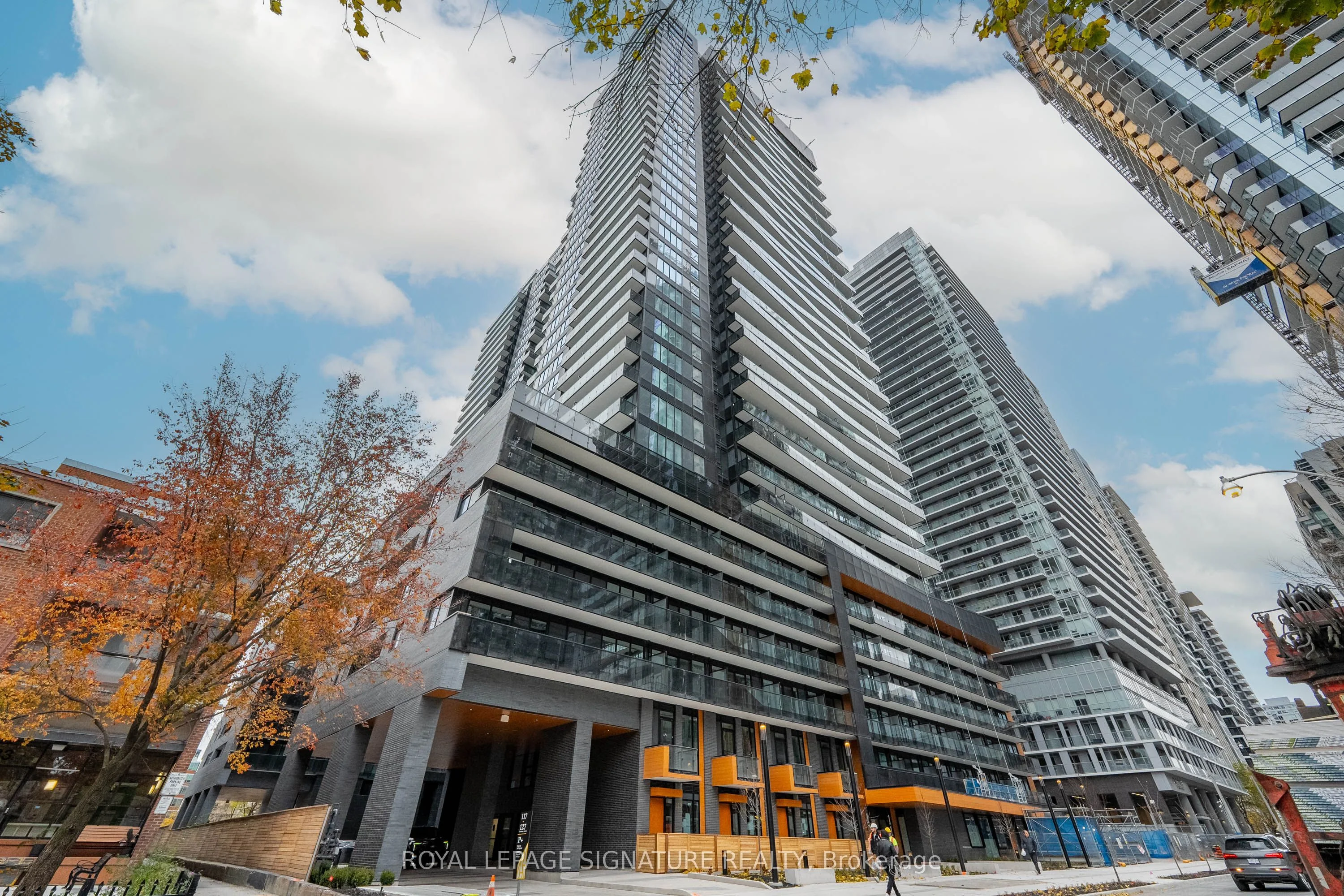 127 Broadway Avenue 3407, Toronto C10, On M4v 1v4
