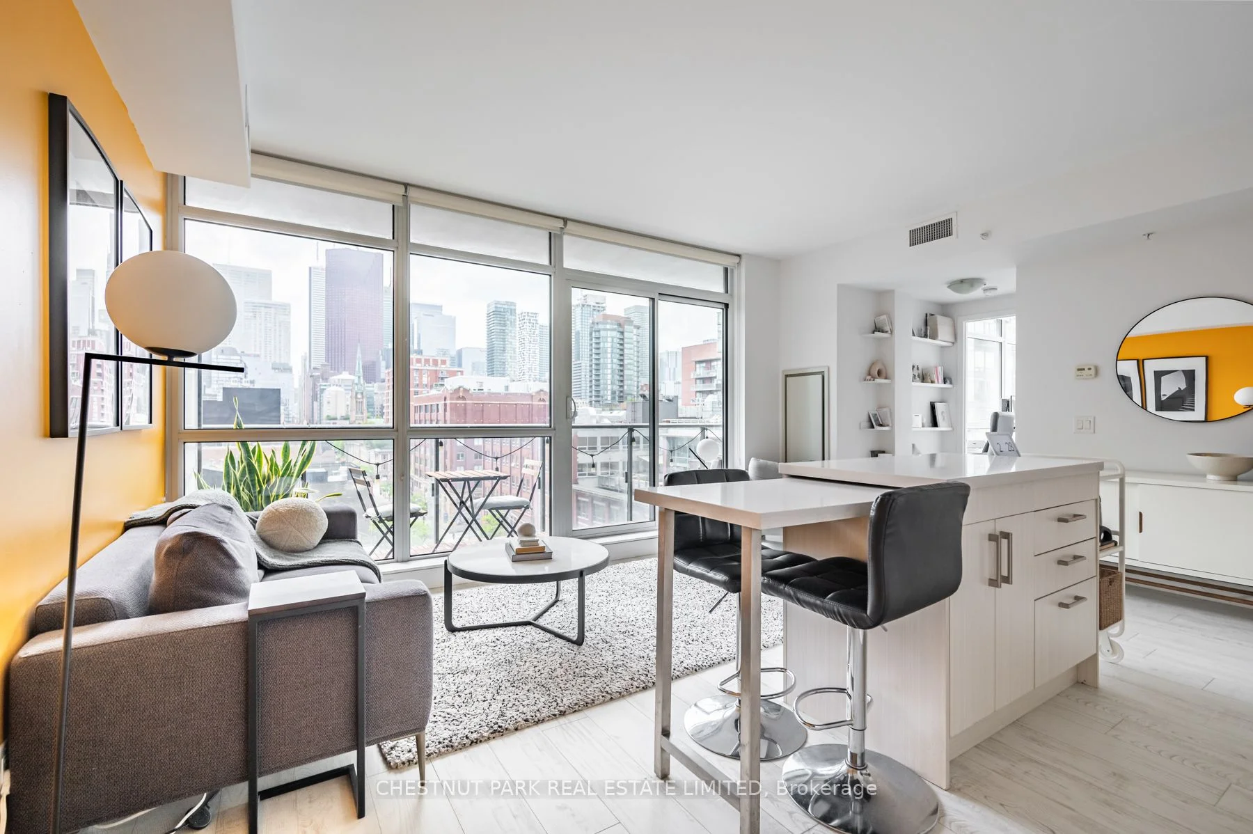 39 Sherbourne Street 907, Toronto C08, On M5a 0l8