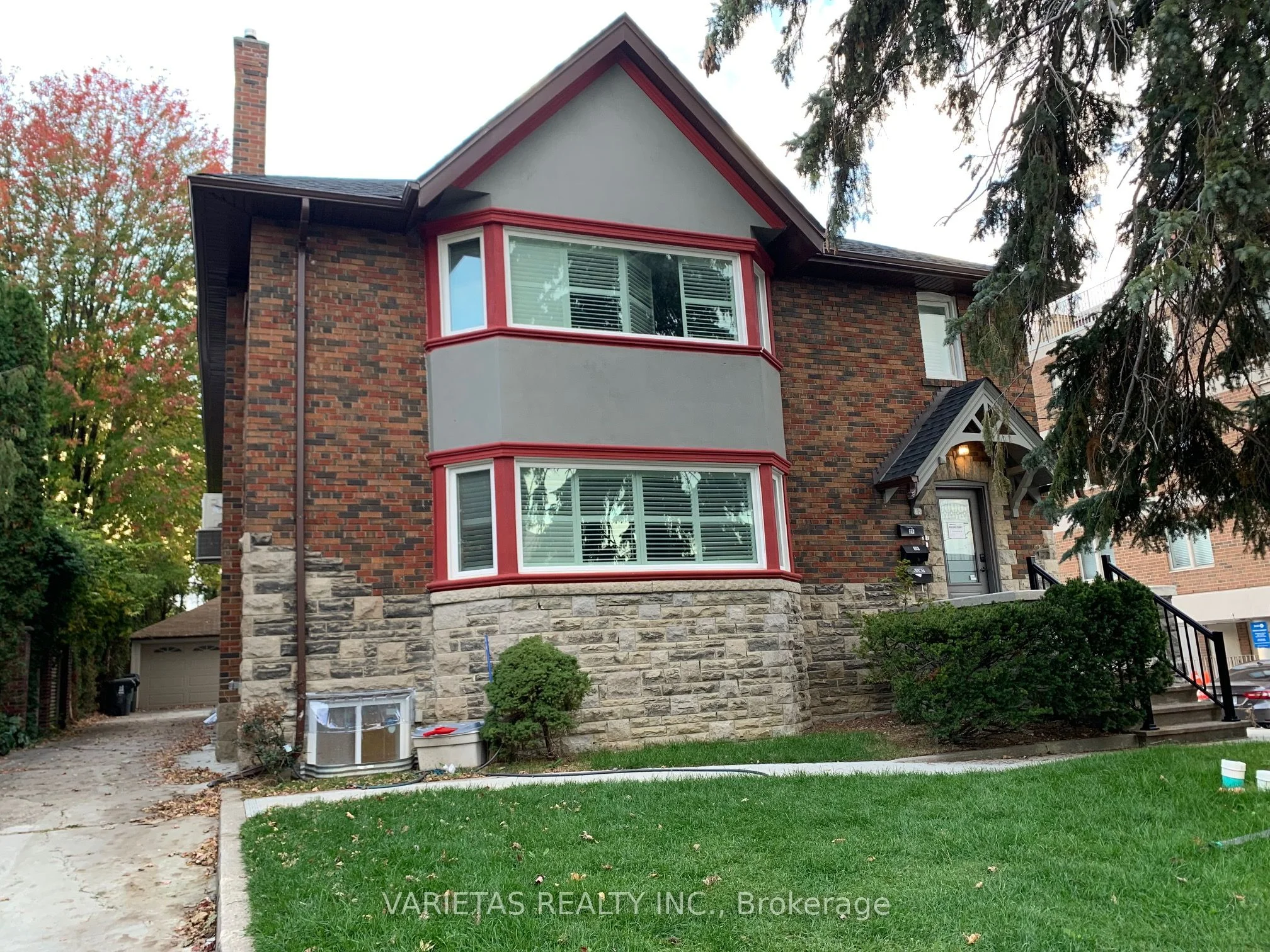 Triplex in Toronto