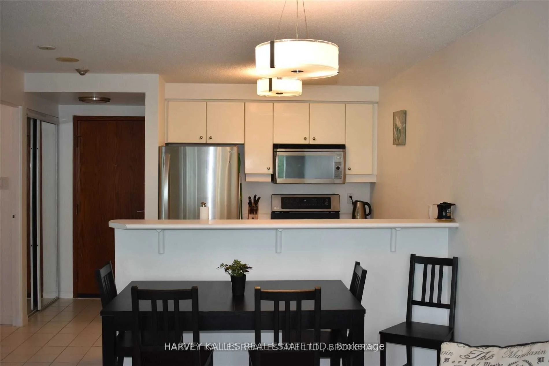 10 Yonge Street 705, Toronto C01, On M5e 1r4