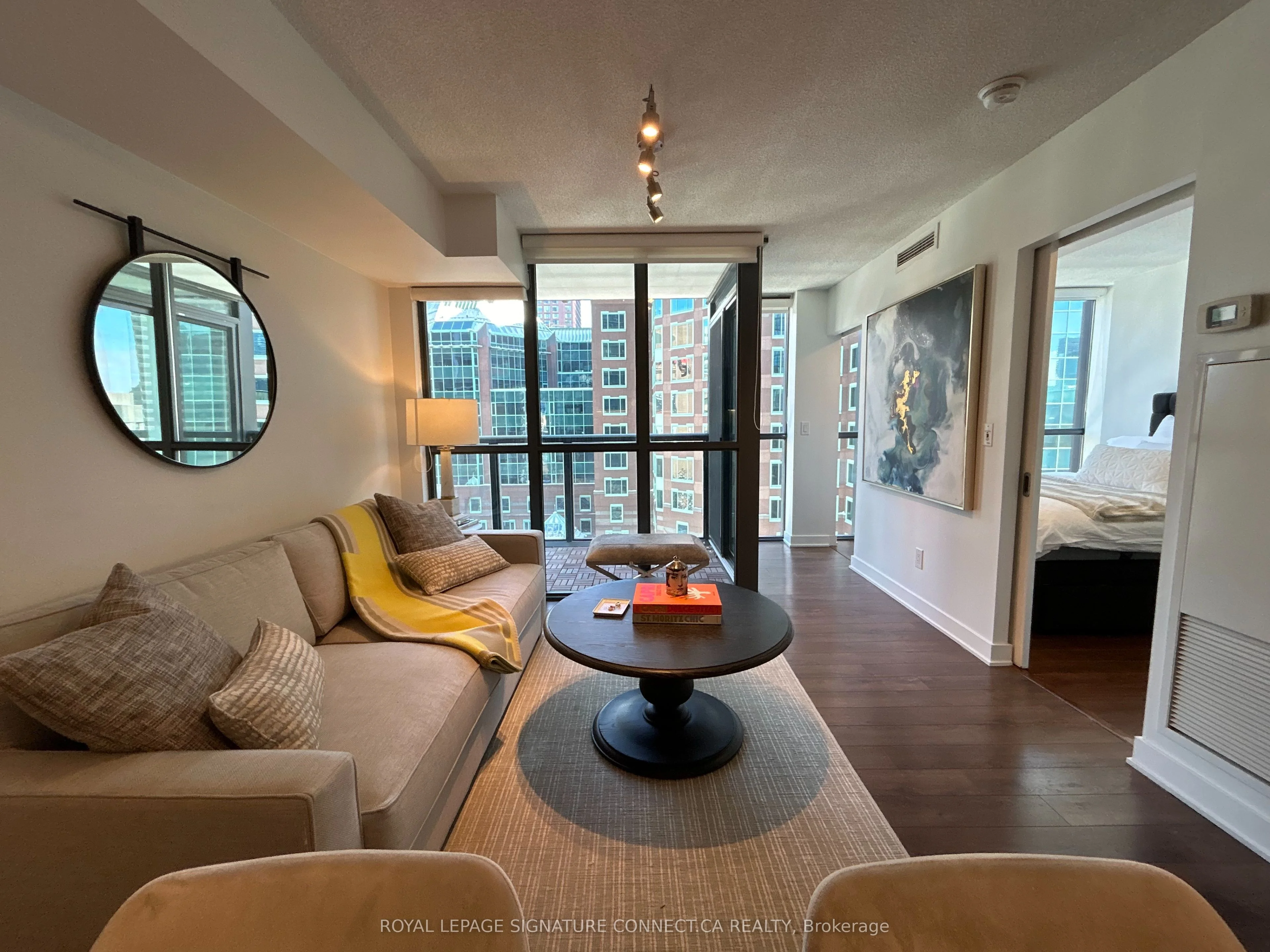 110 Charles Street E 1001, Toronto C08, On M4y 1t5