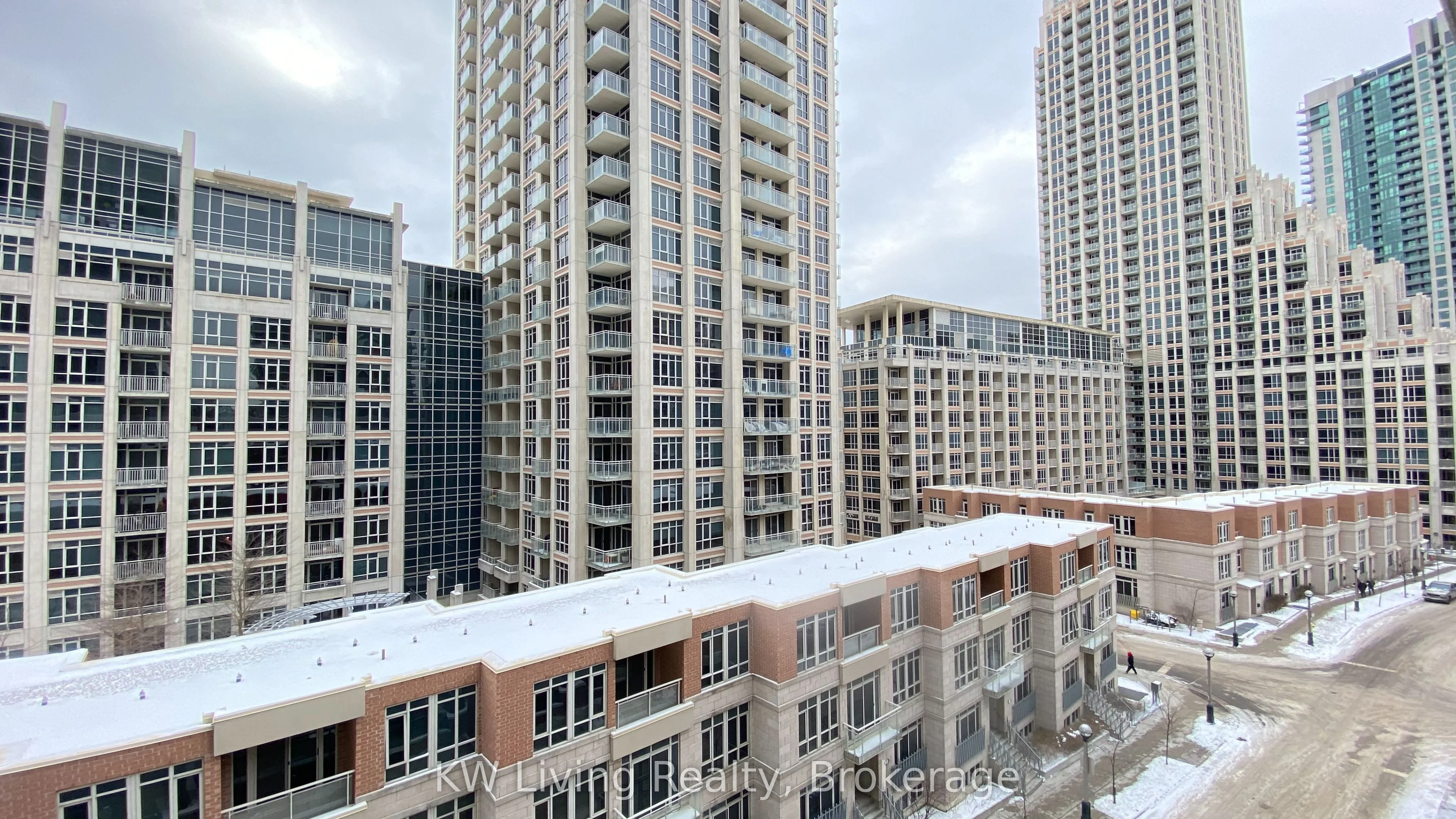 38 Iannuzzi Street 715, Toronto C01, On M5v 0s2