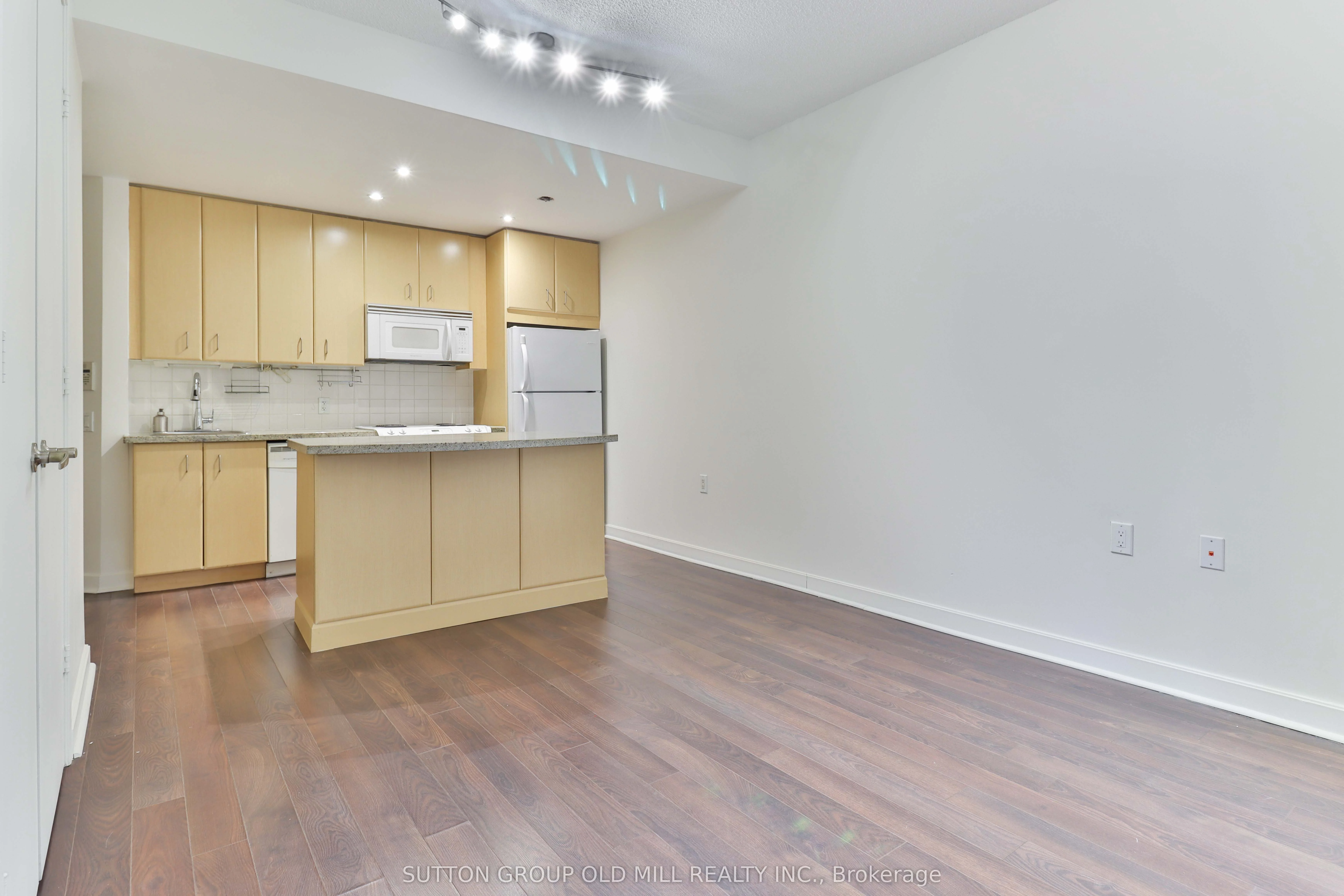 85 Bloor Street E 208, Toronto C08, ON M4W 3Y1