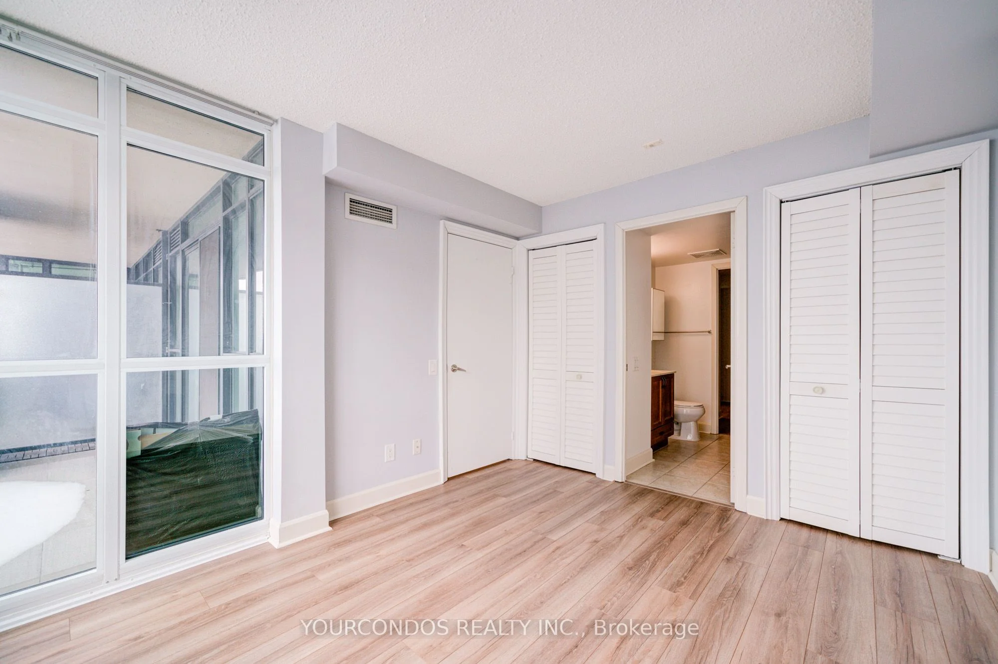 525 Wilson Avenue 829, Toronto C06, On M3h 0a7