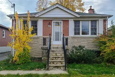 221 Patricia Avenue Main, Toronto C07, On M2m 1j7