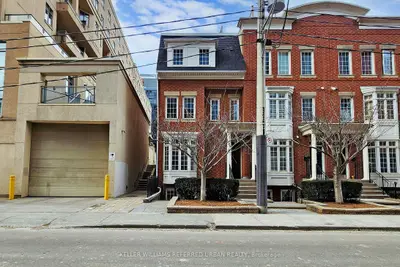 Condo Townhouse in Toronto