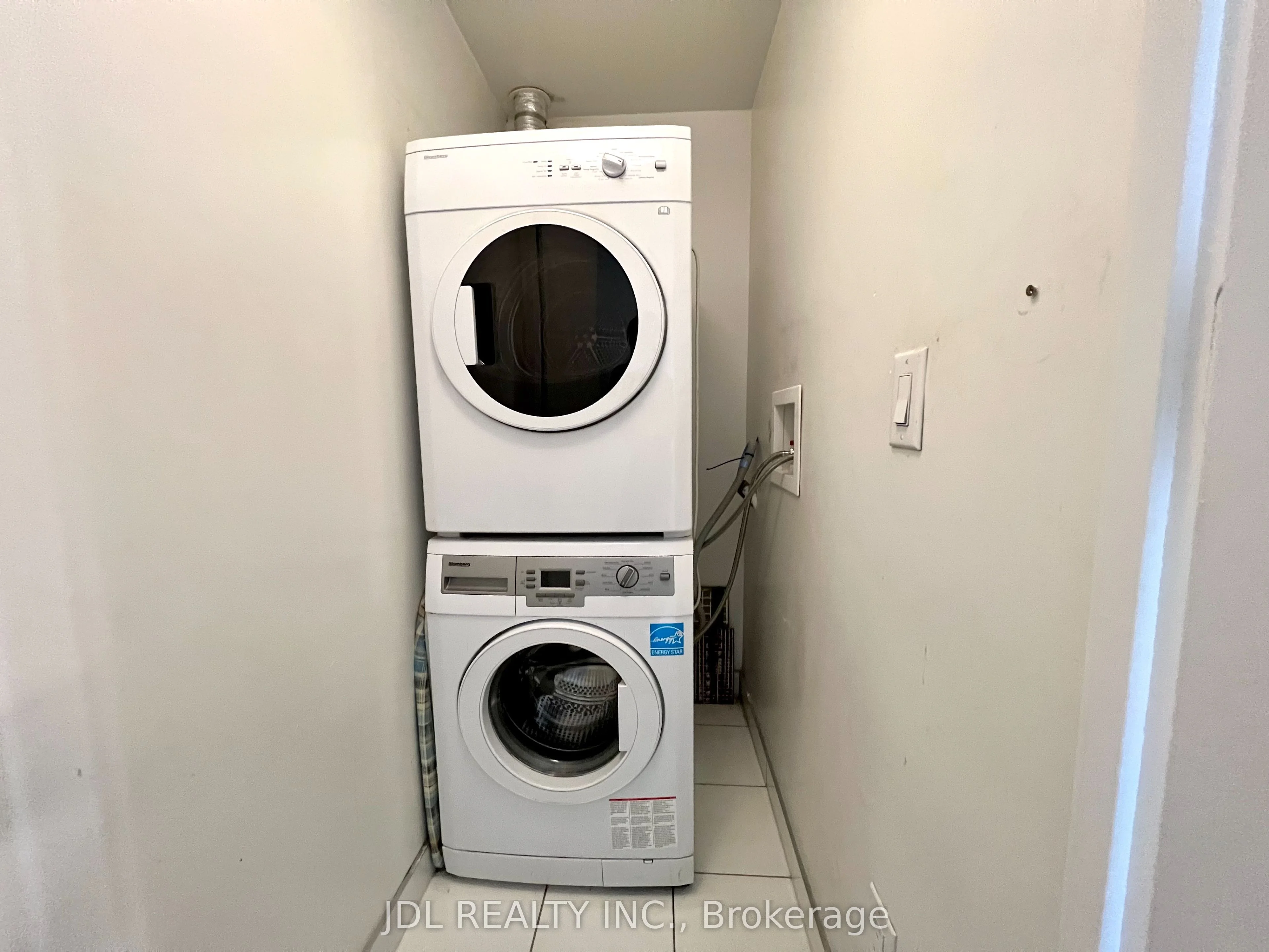 101 Charles Street 3208, Toronto C08, ON M4Y 1V2