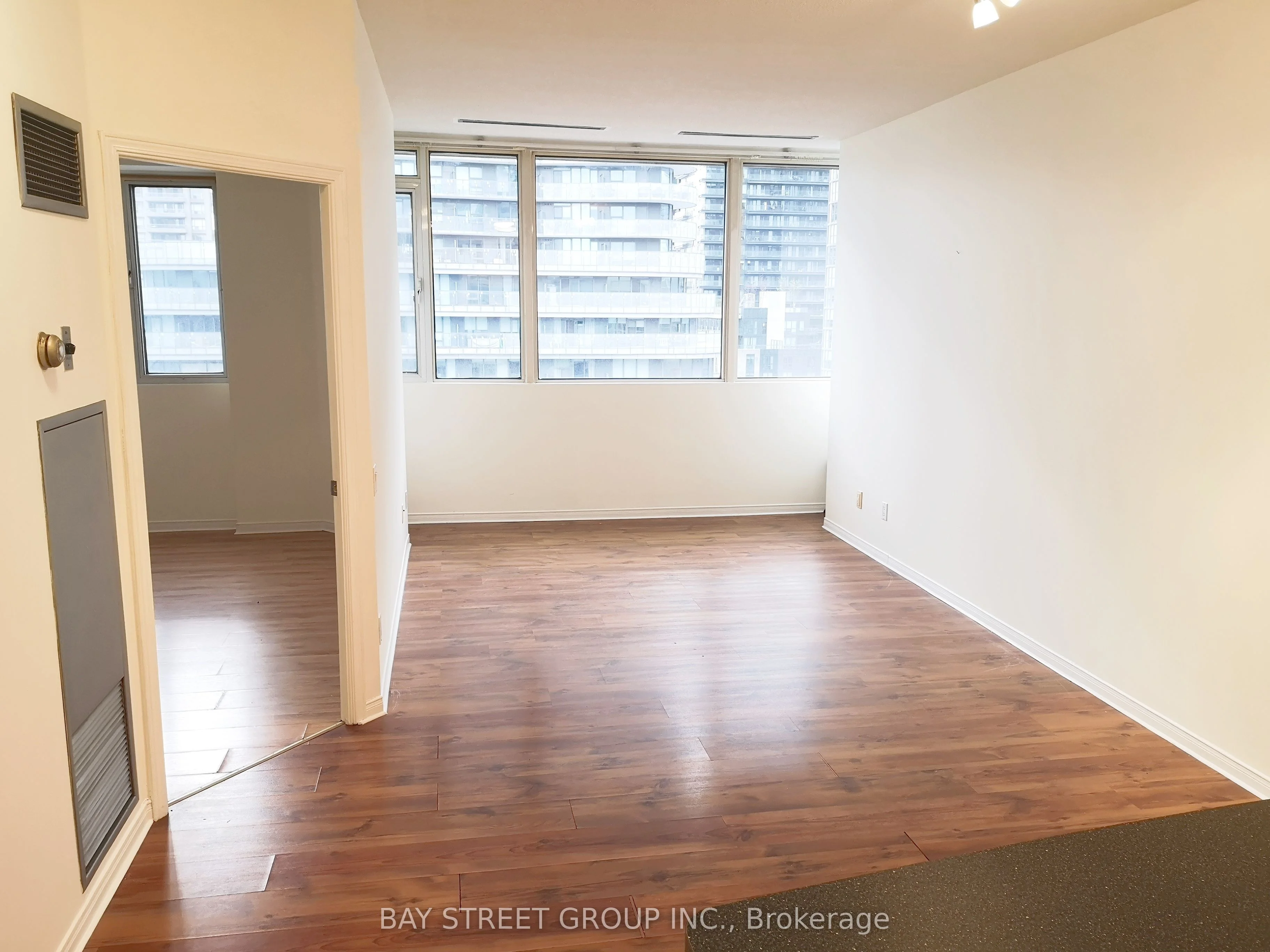 555 Yonge Street 814, Toronto C08, ON M4Y 3A6