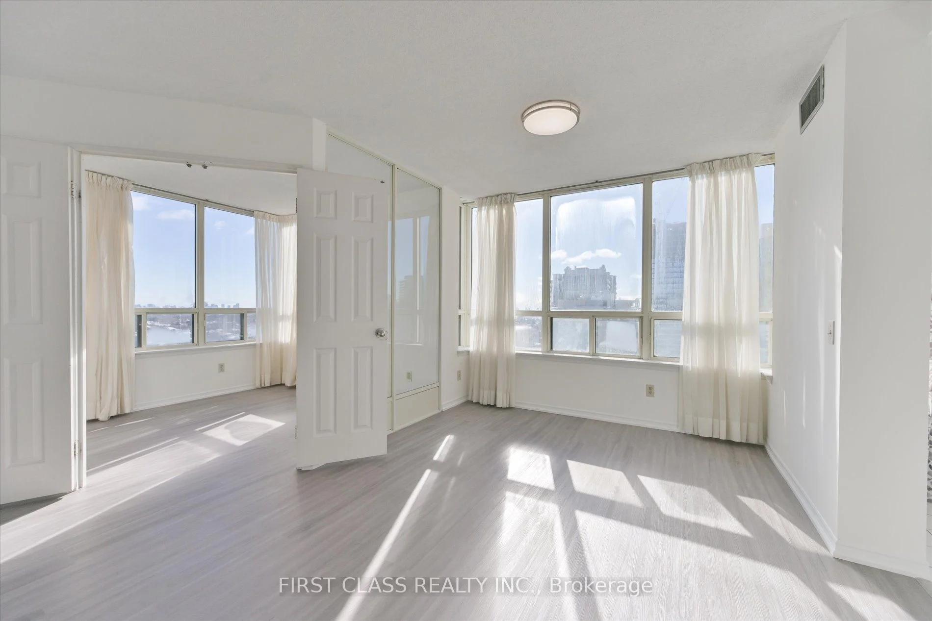 7 Bishop Avenue 1805, Toronto C14, ON M2M 4J4