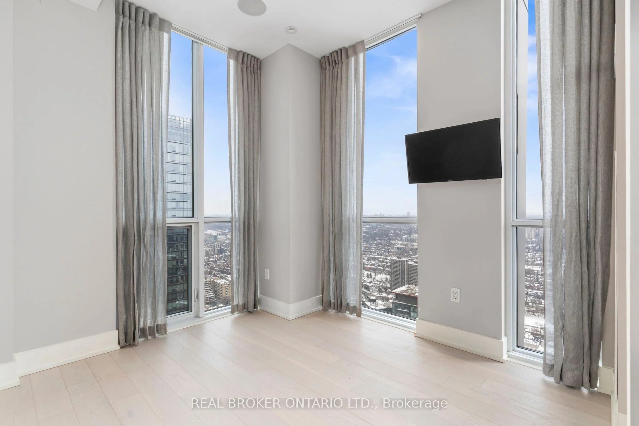 1 Yorkville Avenue 5505, Toronto C02, ON M4W 0B1