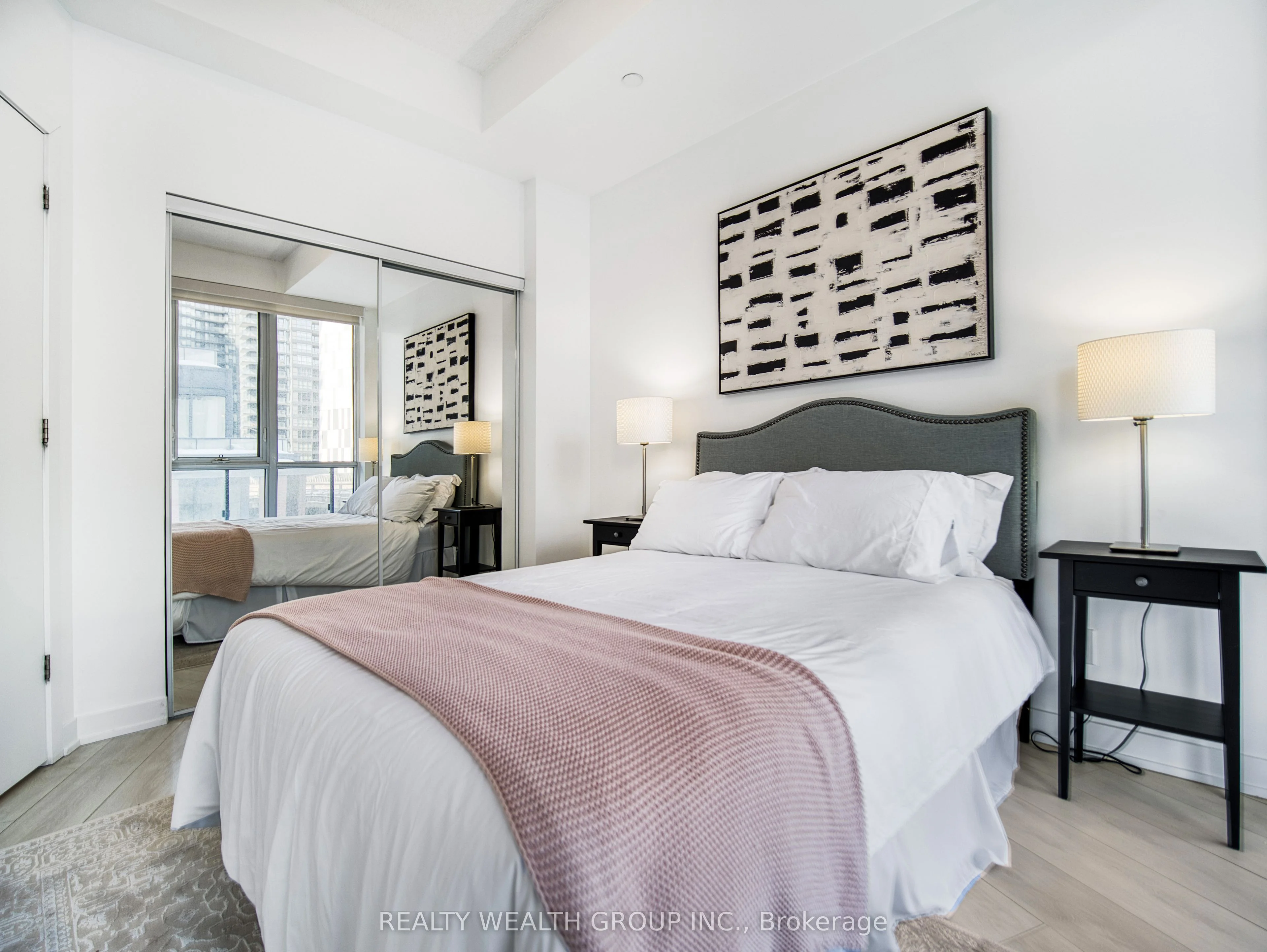 50 Bruyeres Mews Road 715, Toronto C01, ON M5V 0A7