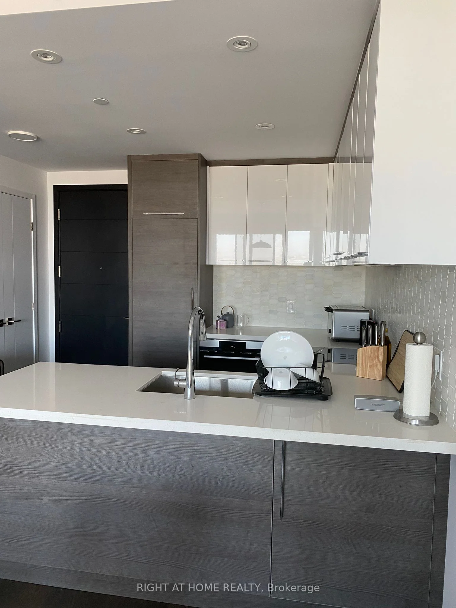 488 University Avenue 2815, Toronto C01, ON M5G 0C1
