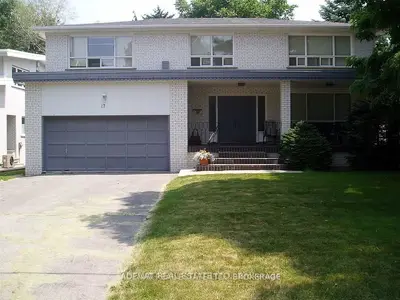 17 Saguenay Avenue Main, Toronto C04, On M5n 2y5