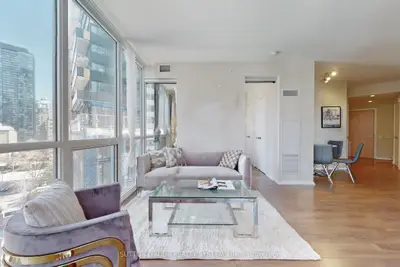 45 Charles Street E 909, Toronto C08, On M4y 1s2