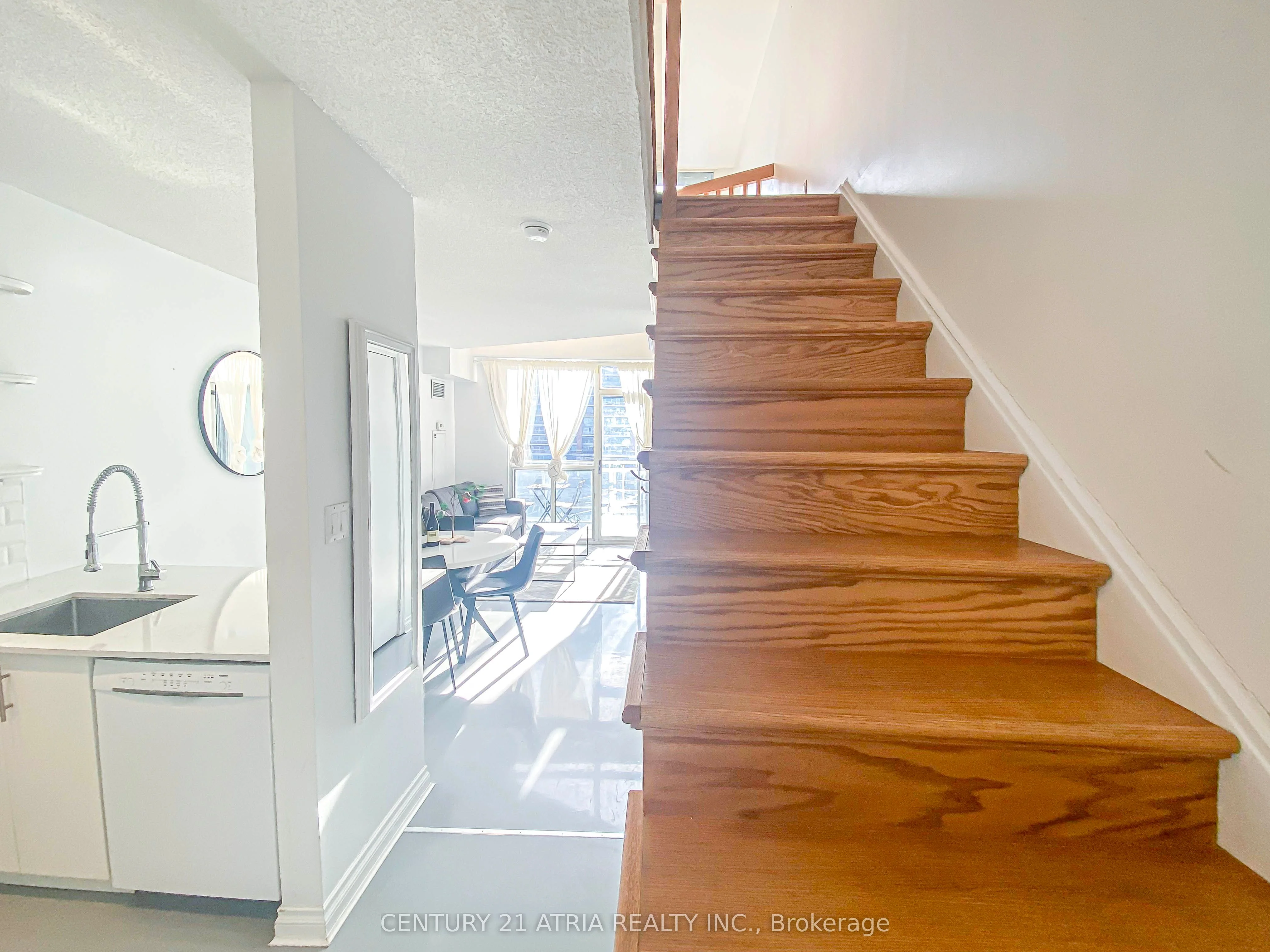 1029 King Street W 639, Toronto C01, On M6k 3m9