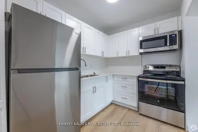 320 Lonsdale Road 38, Toronto C03, On M4v 1x4