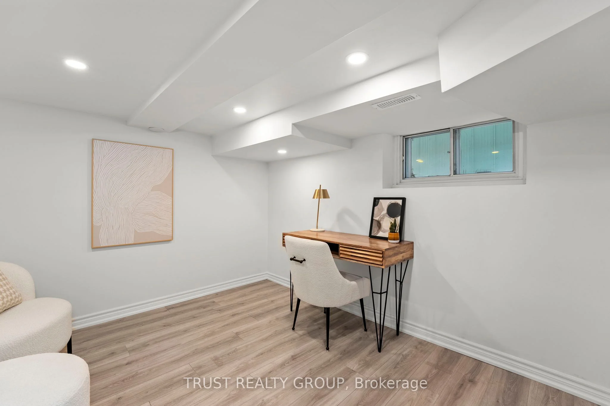121 Palmerston Avenue, Toronto C01, ON M6J 2J2
