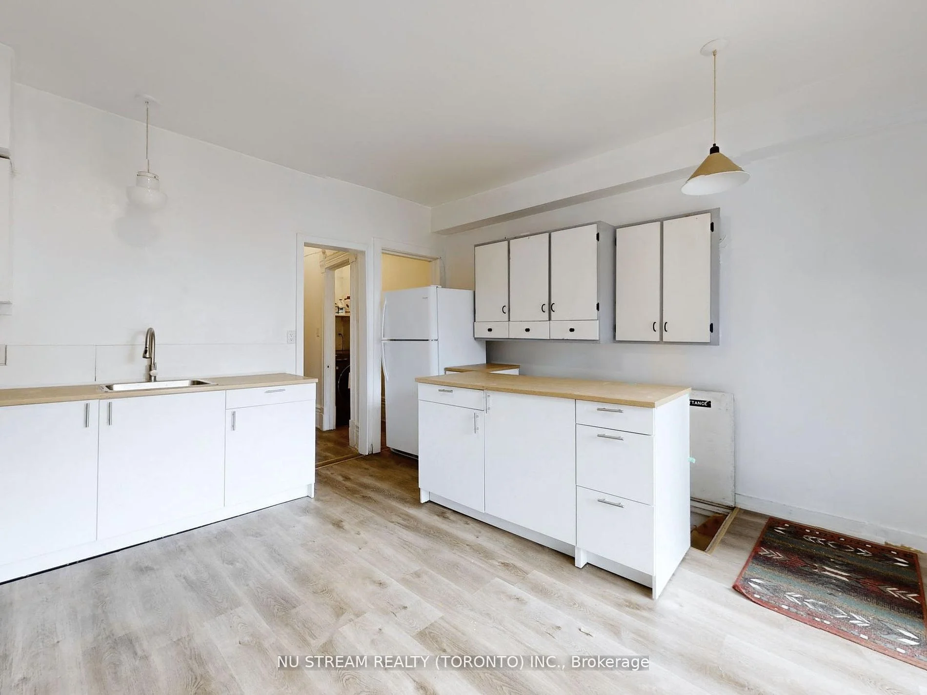 23 Ross Street, Toronto C01, ON M5T 1Z8