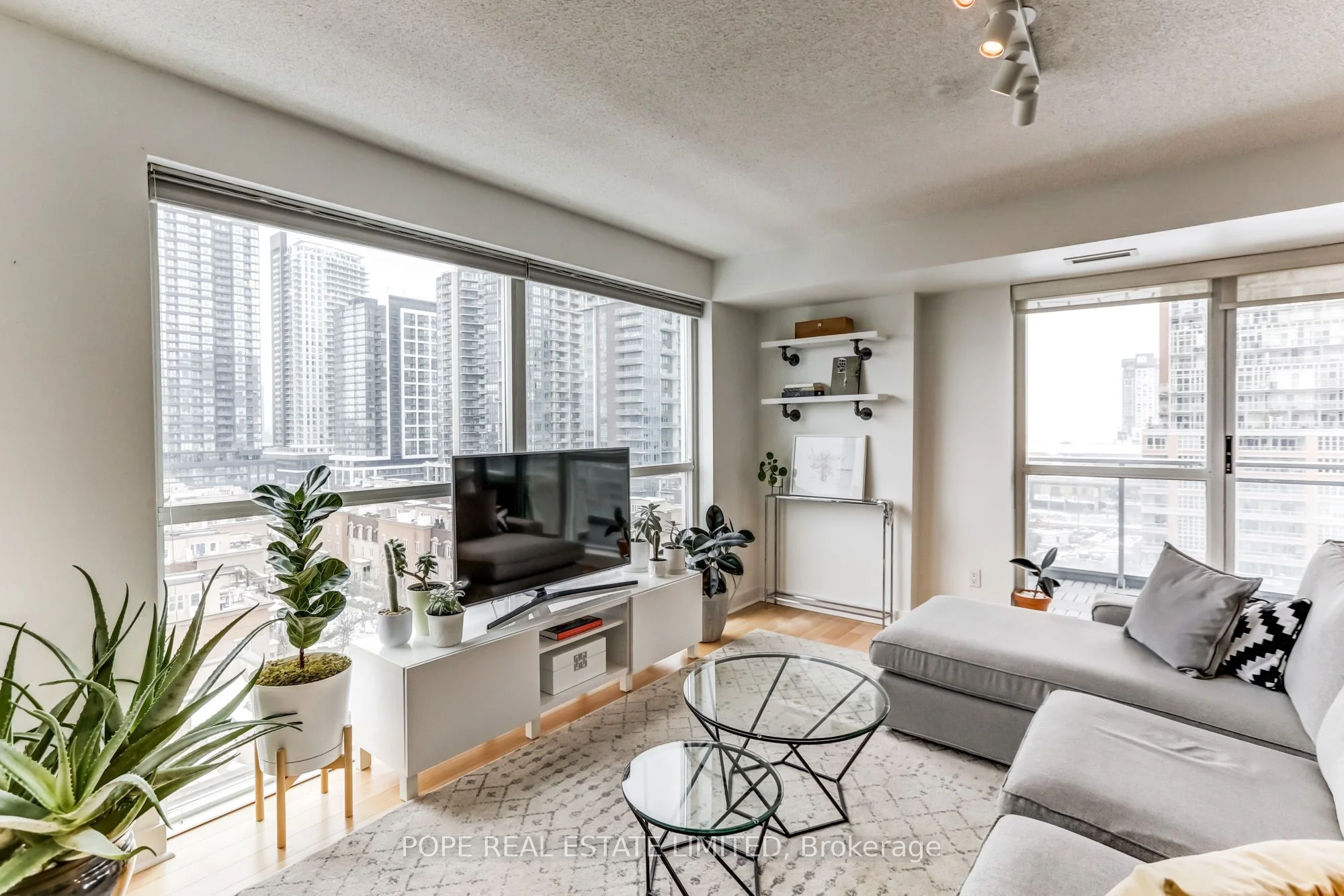 80 Western Battery Road 811, Toronto C01, ON M6K 3S1